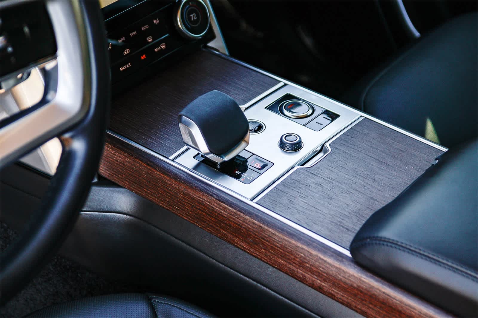 Thumbnail: 2023 Land Rover Range Rover - 20