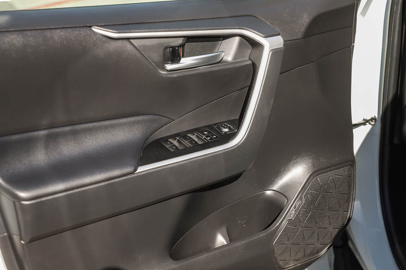 Thumbnail: 2023 Toyota RAV4 - 20