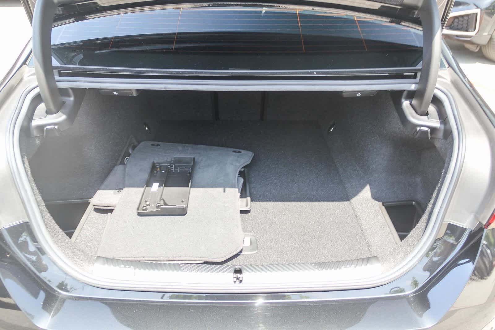 Thumbnail: 2024 BMW i5 - 22