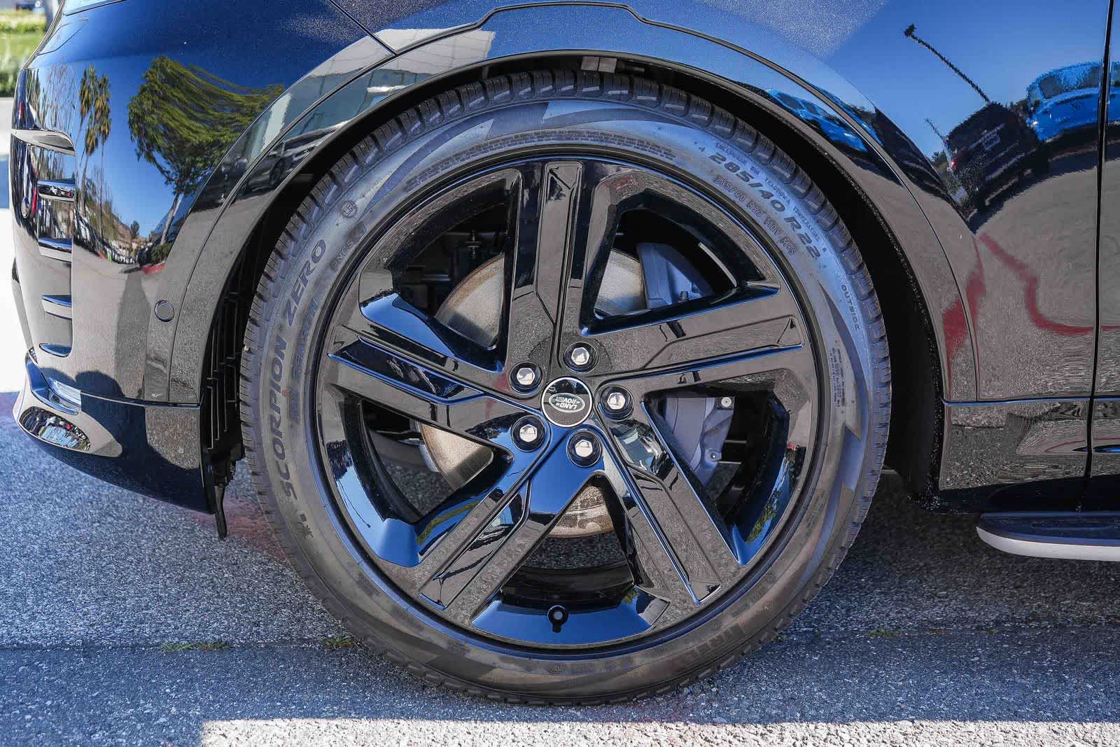 Thumbnail: 2026 Land Rover Discovery - 9