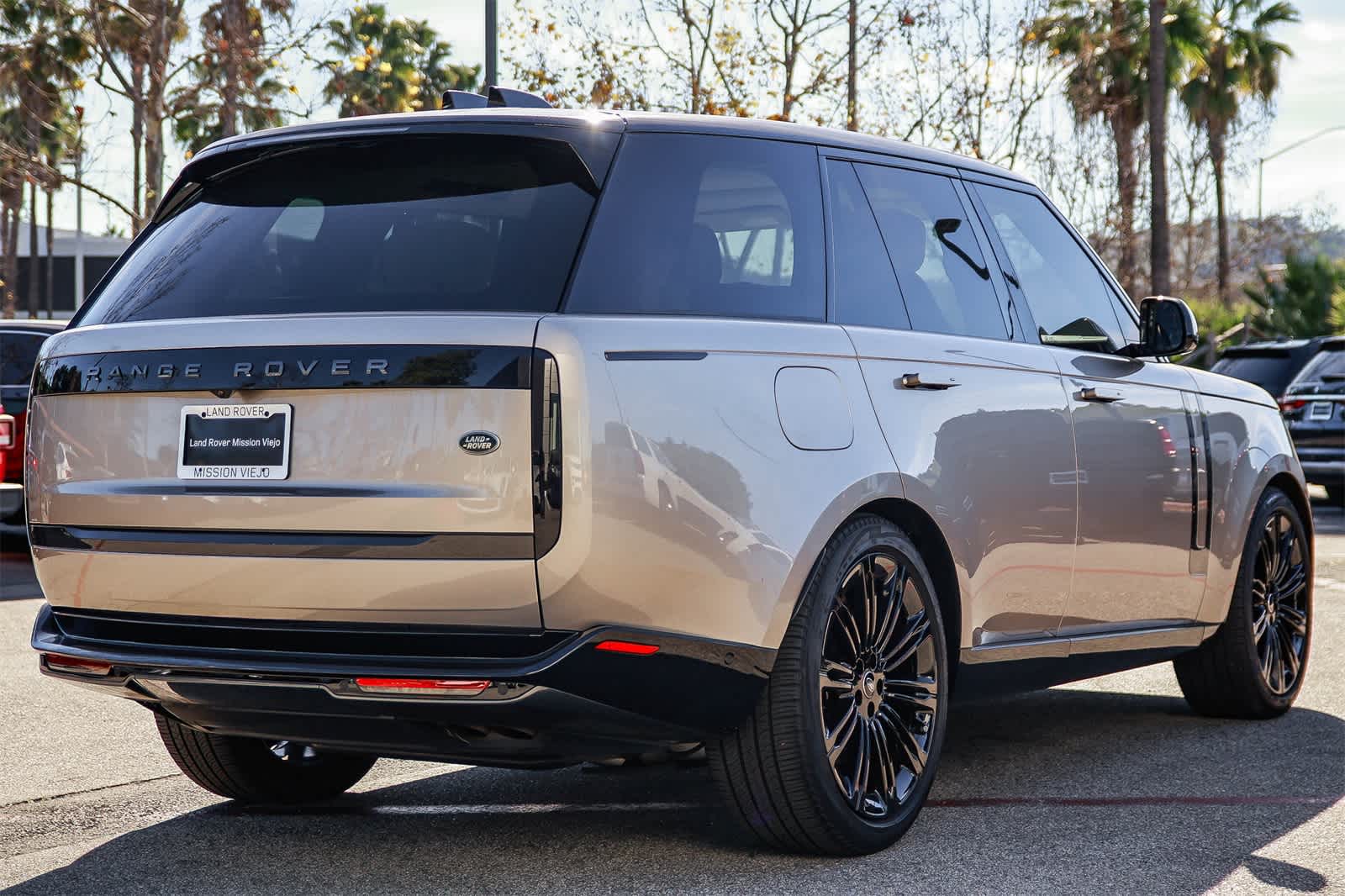 Thumbnail: 2022 Land Rover Range Rover - 4