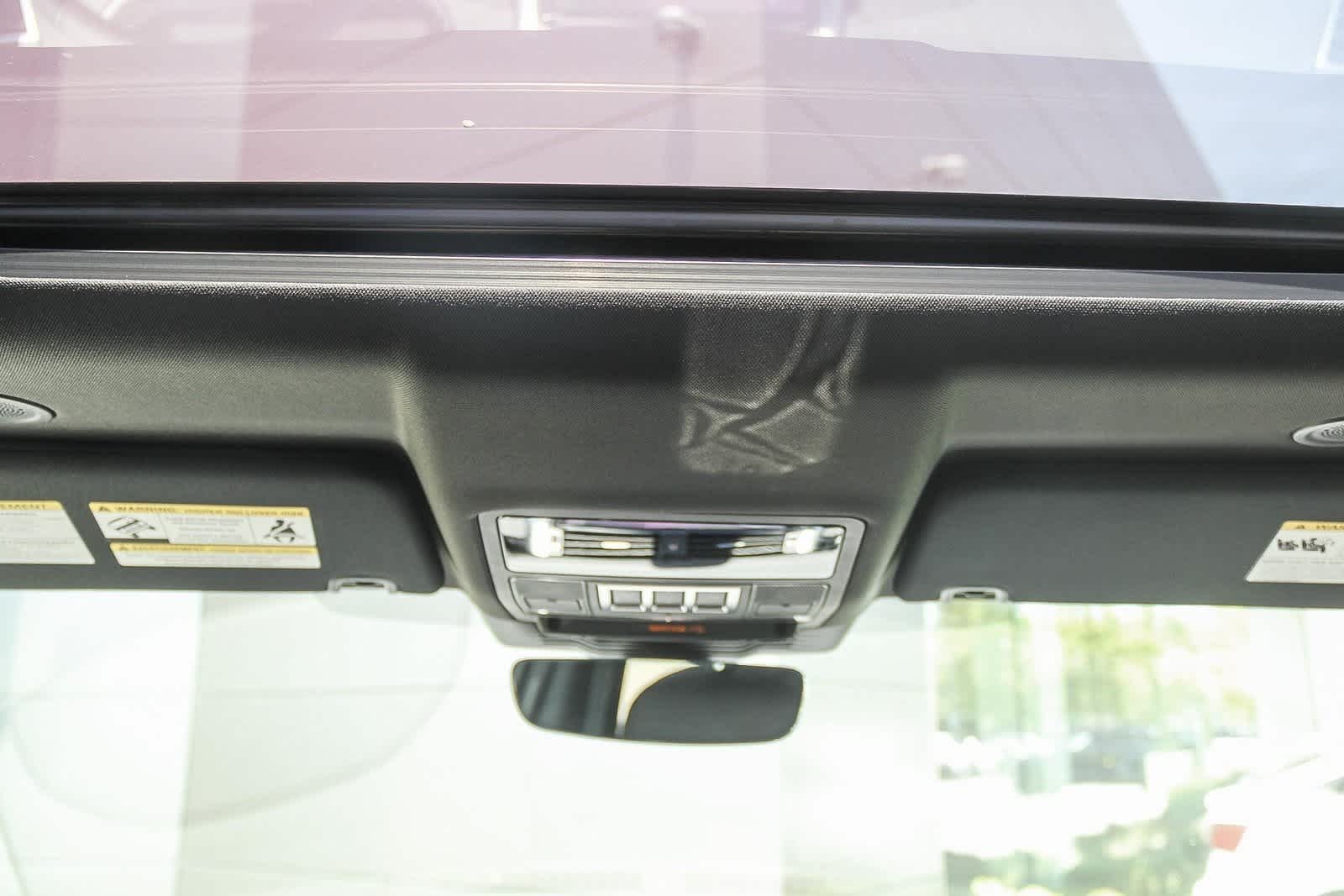 Thumbnail: 2025 Land Rover Discovery - 16