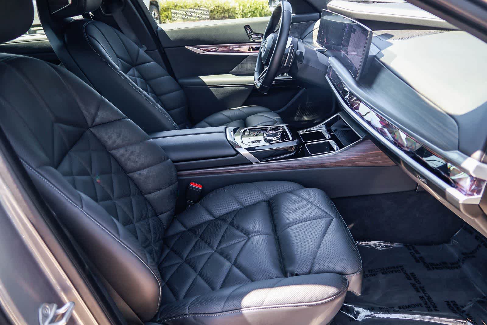 Thumbnail: 2024 BMW 7 Series - 17