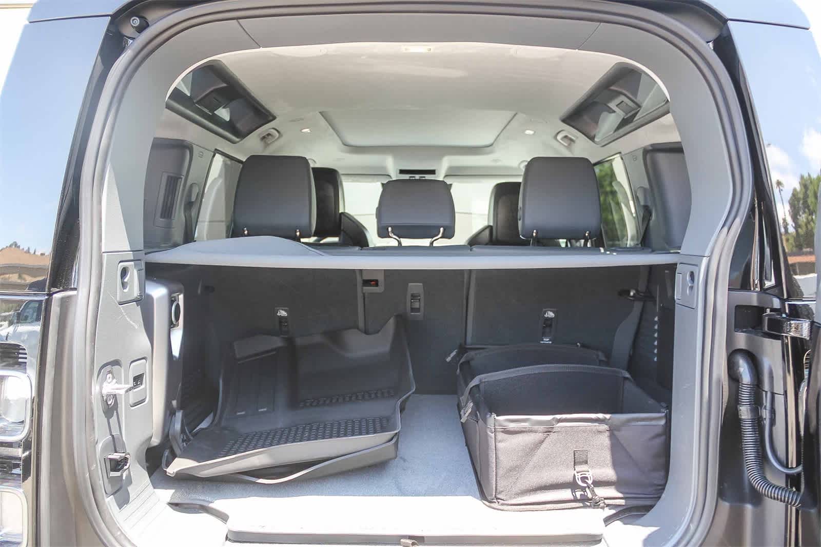 Thumbnail: 2025 Land Rover Defender - 23