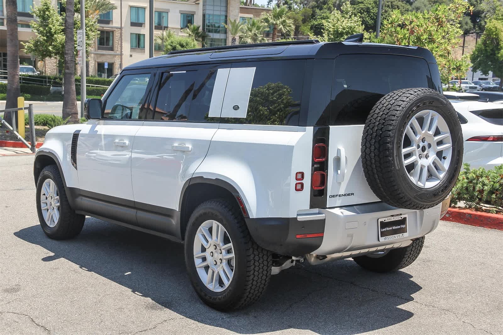 Thumbnail: 2024 Land Rover Defender - 8