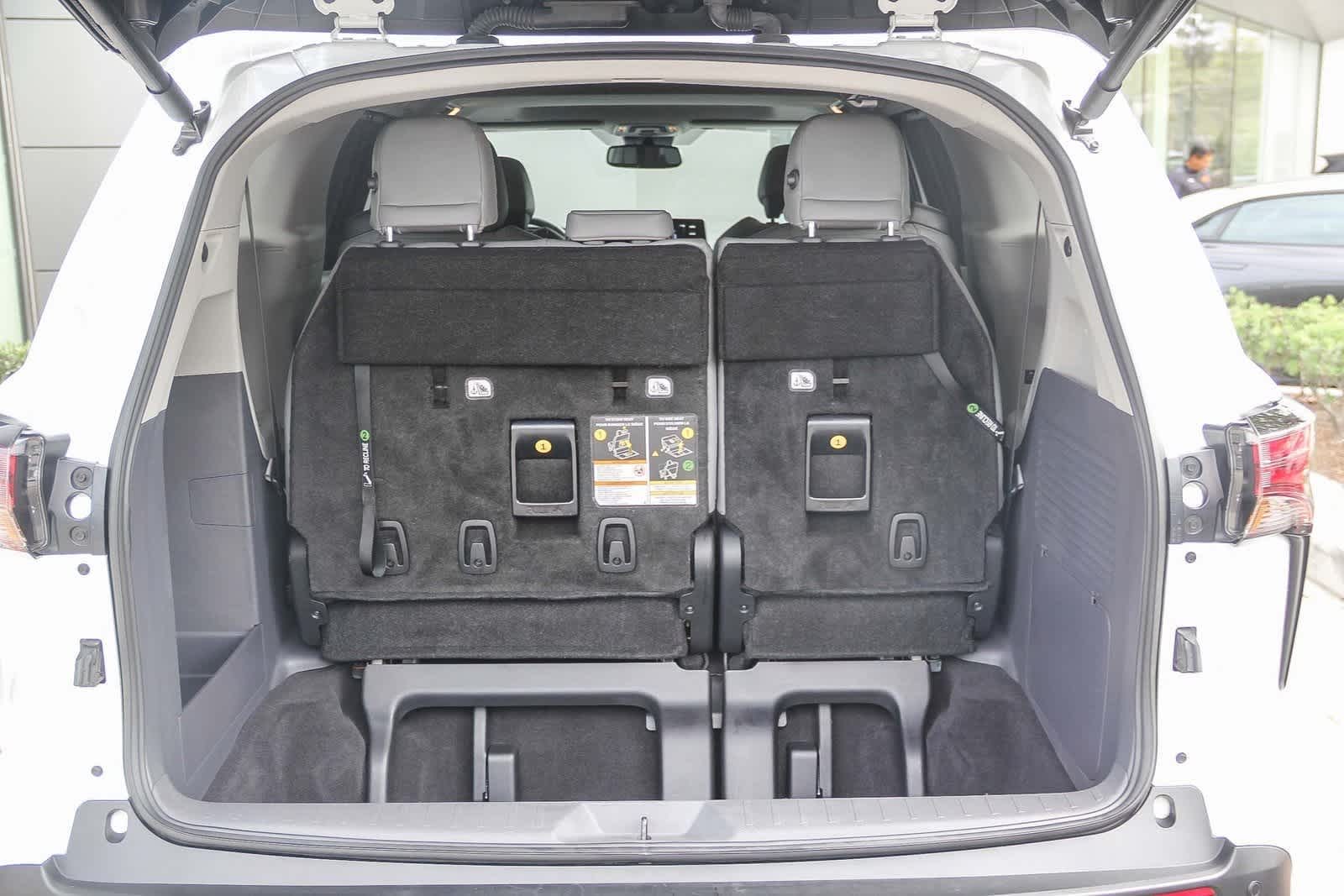 2023 Toyota Sienna XLE 27