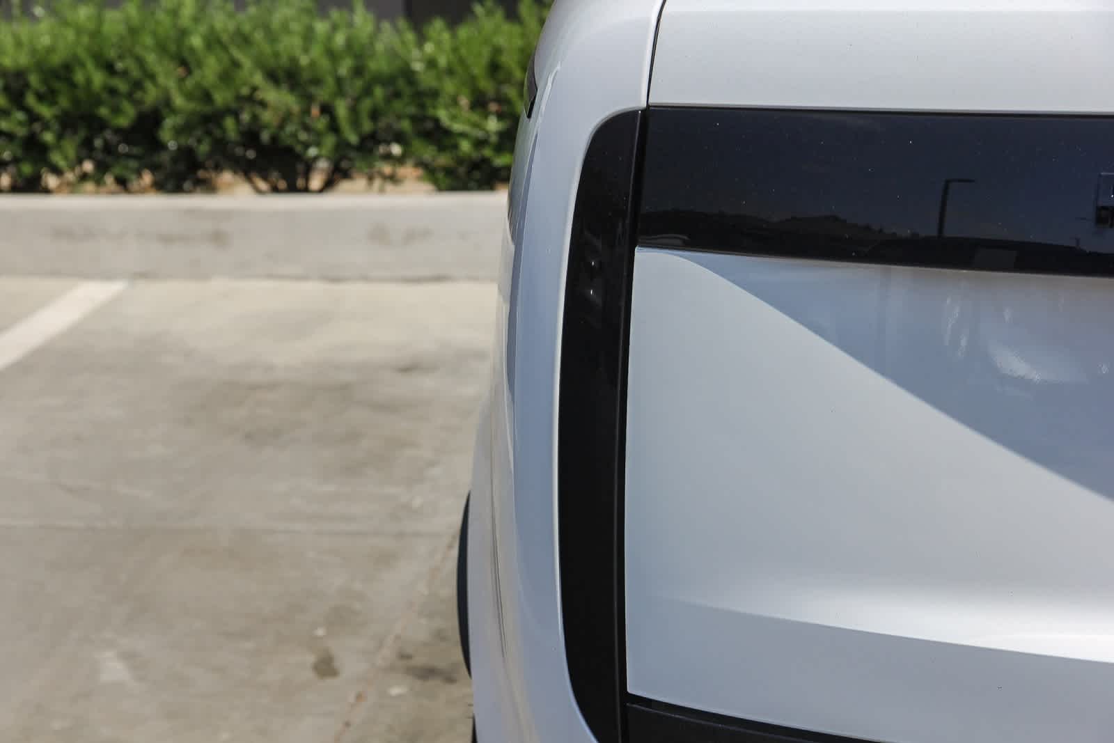 Thumbnail: 2023 Land Rover Range Rover - 7