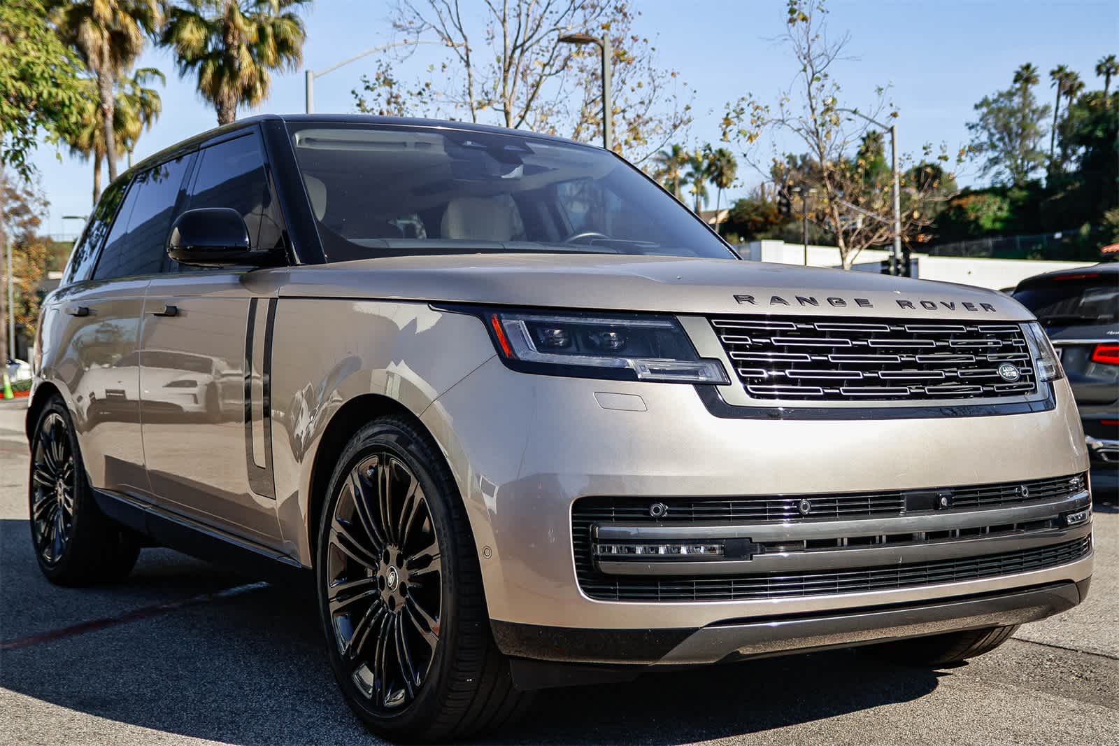 Thumbnail: 2022 Land Rover Range Rover - 3