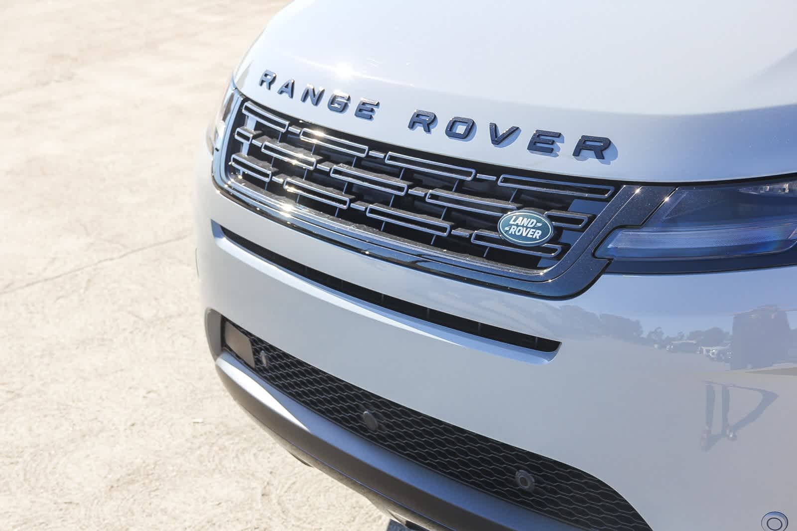 Thumbnail: 2026 Land Rover Range Rover Evoque - 11