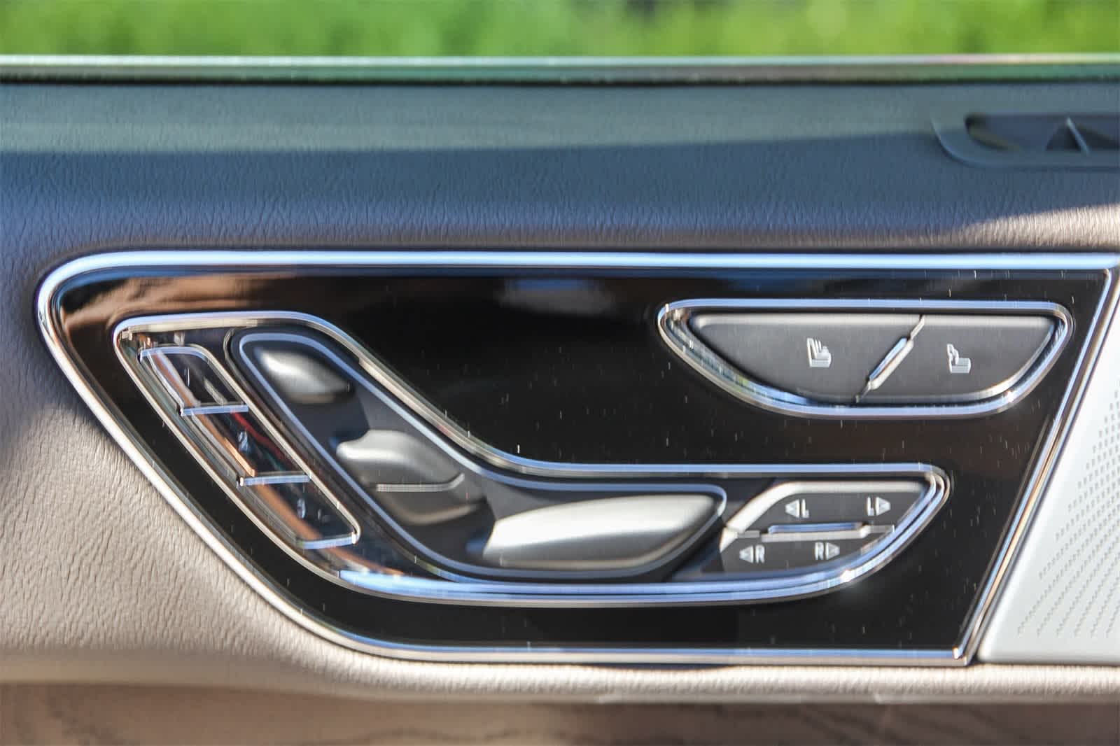 Thumbnail: 2023 Lincoln Navigator - 20