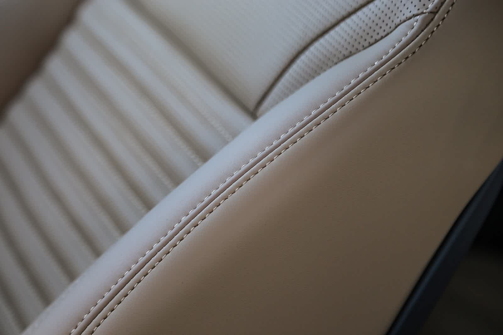 Thumbnail: 2026 Land Rover Discovery - 23