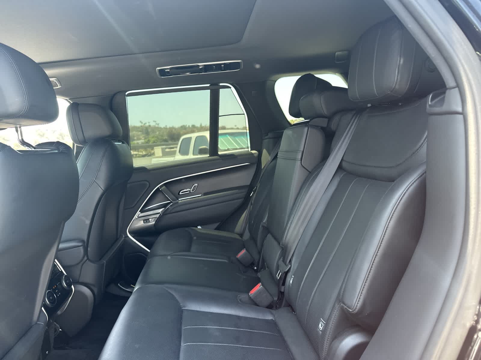 Thumbnail: 2023 Land Rover Range Rover - 18