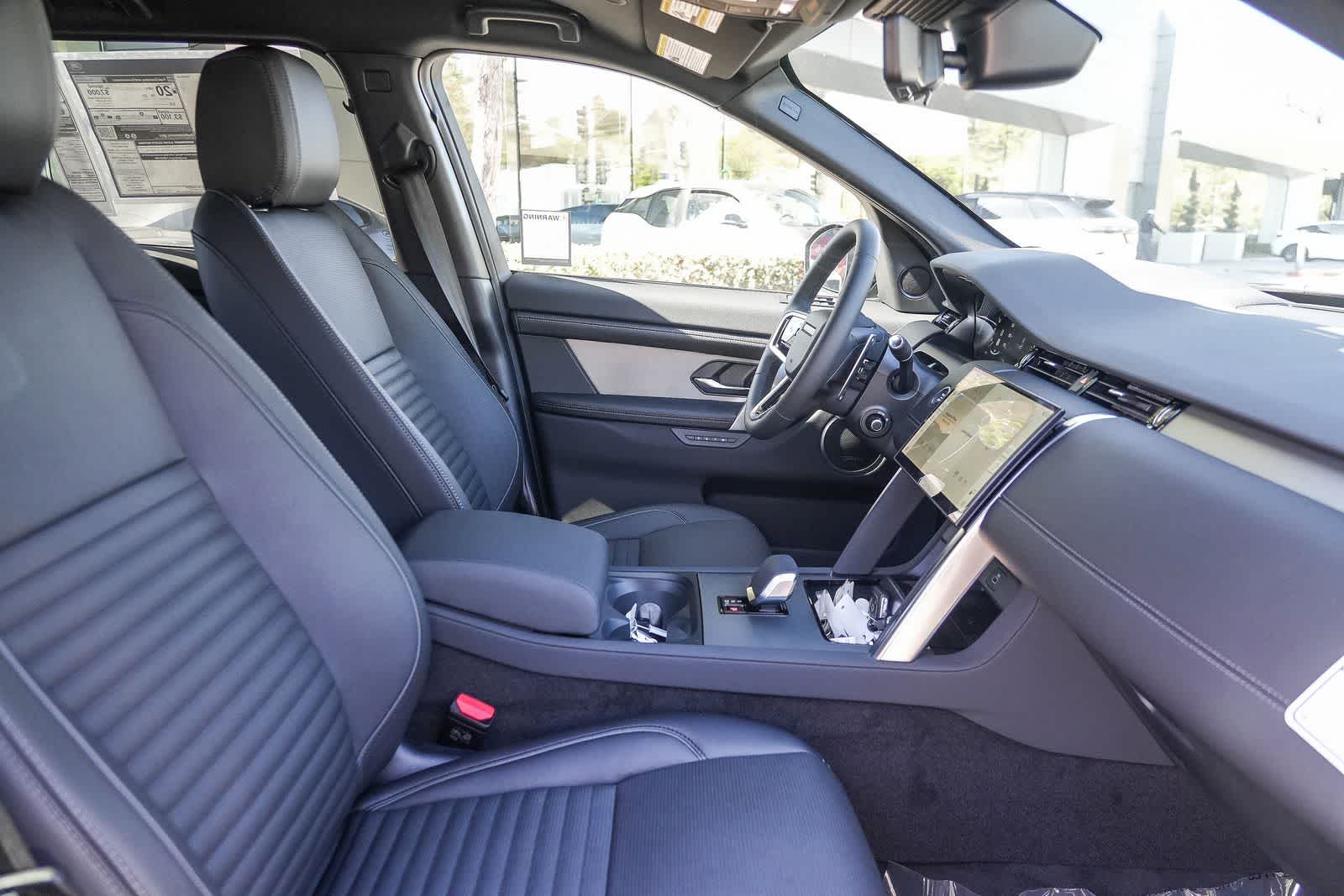 Thumbnail: 2026 Land Rover Discovery Sport - 15