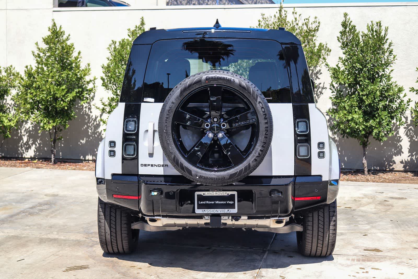 Thumbnail: 2026 Land Rover Defender - 5