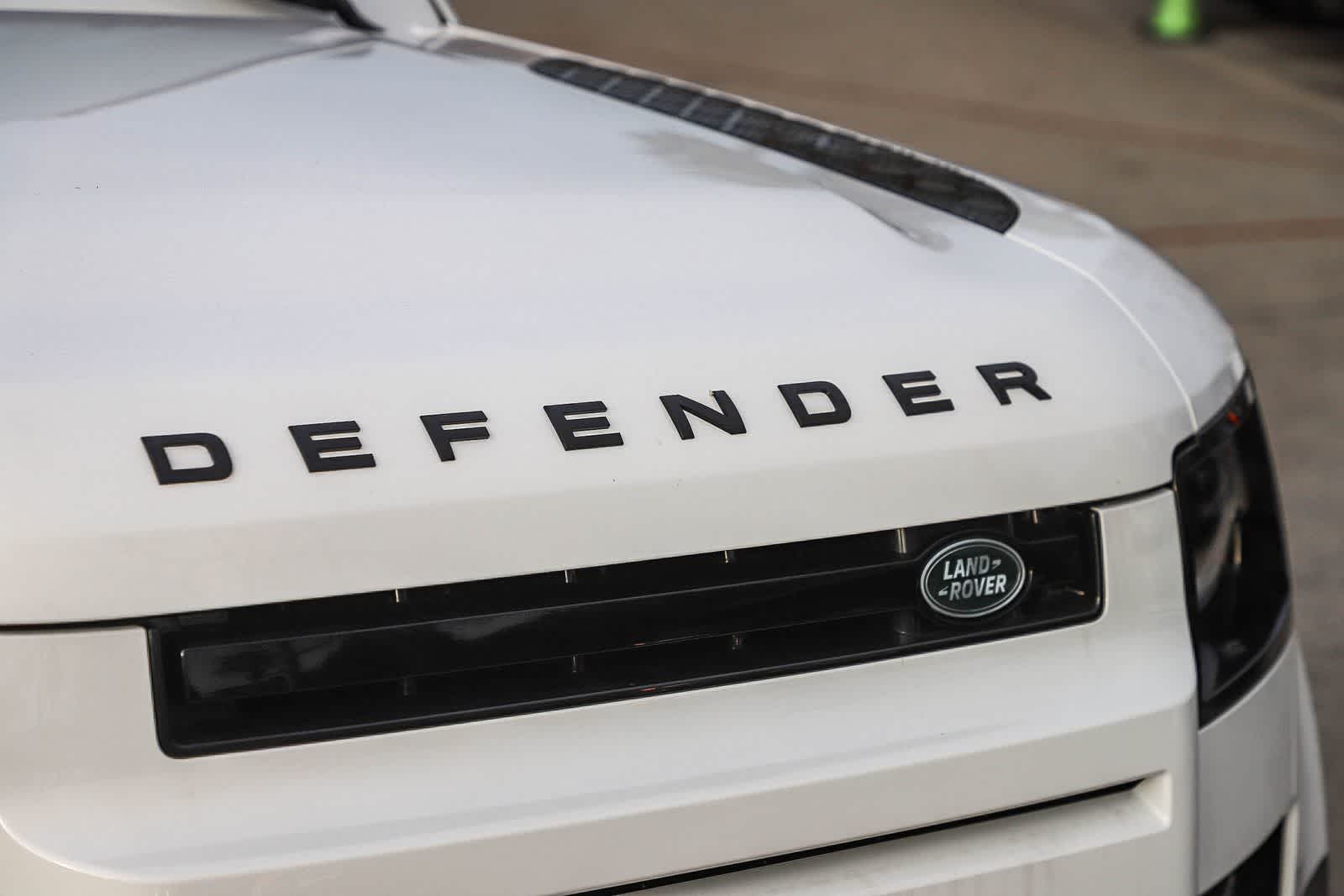 Thumbnail: 2025 Land Rover Defender - 5