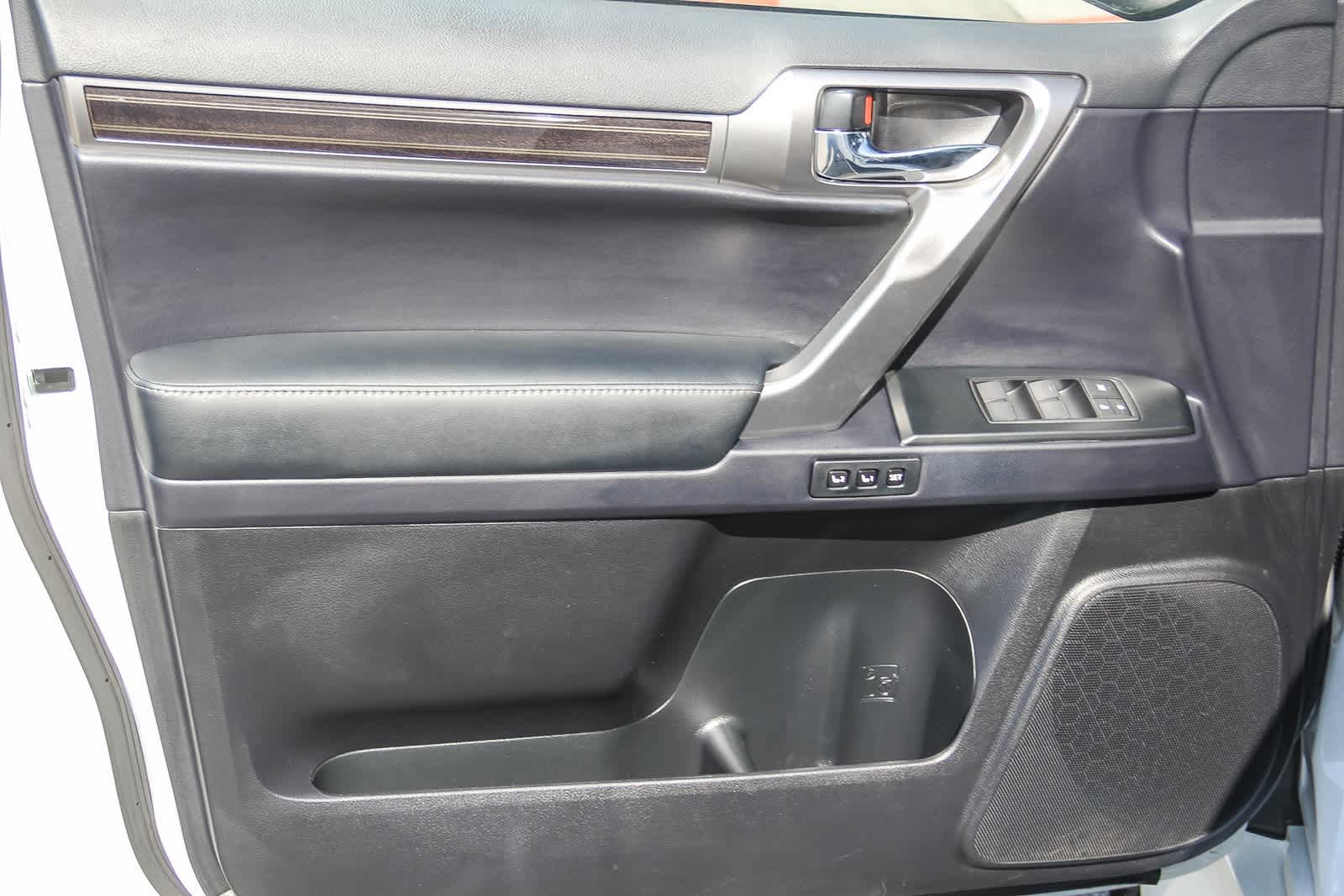 Thumbnail: 2023 Lexus GX - 18