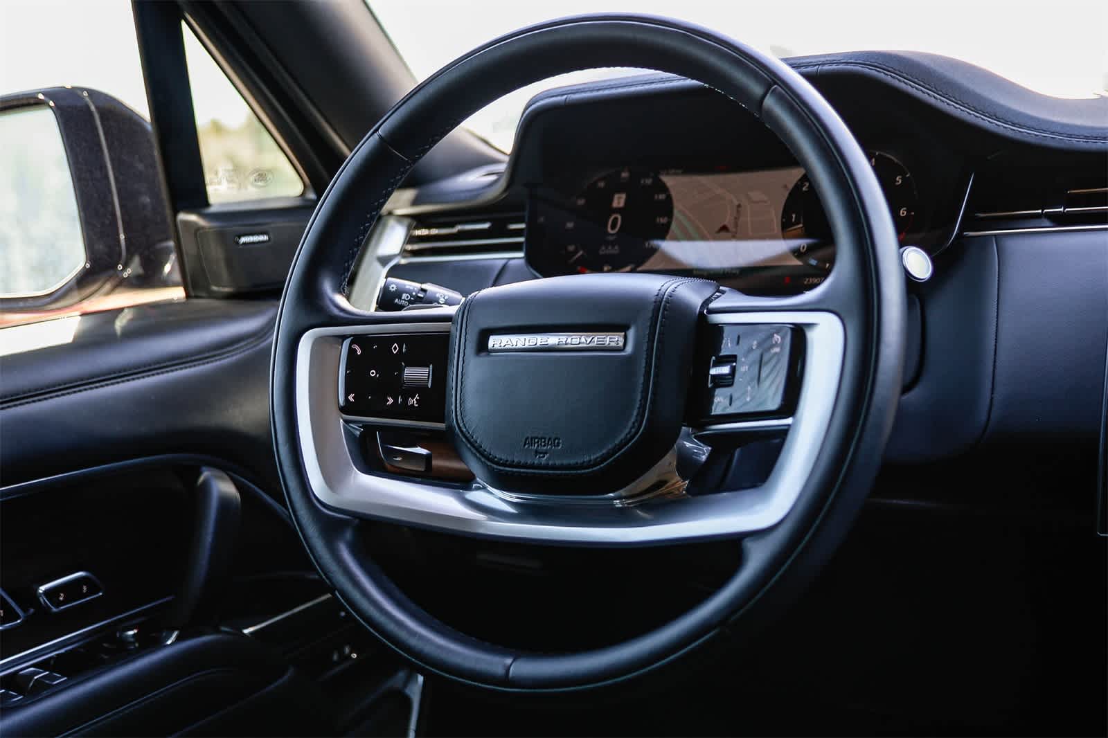 Thumbnail: 2023 Land Rover Range Rover - 15