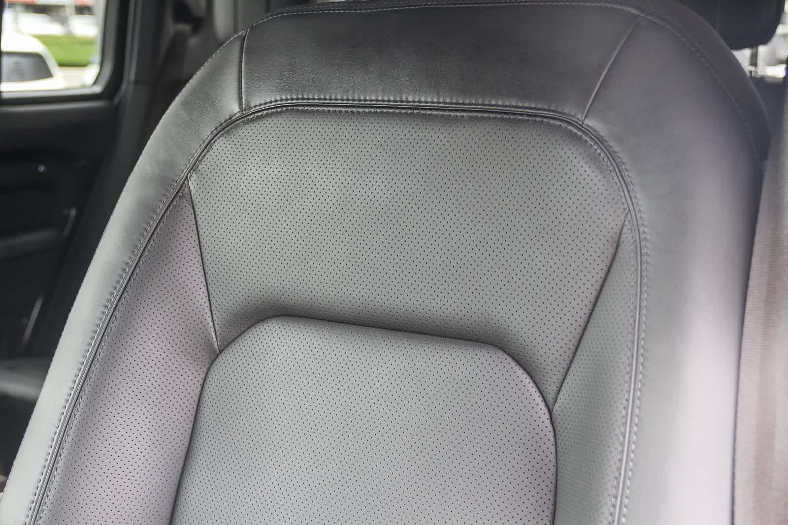 Thumbnail: 2025 Land Rover Defender - 21