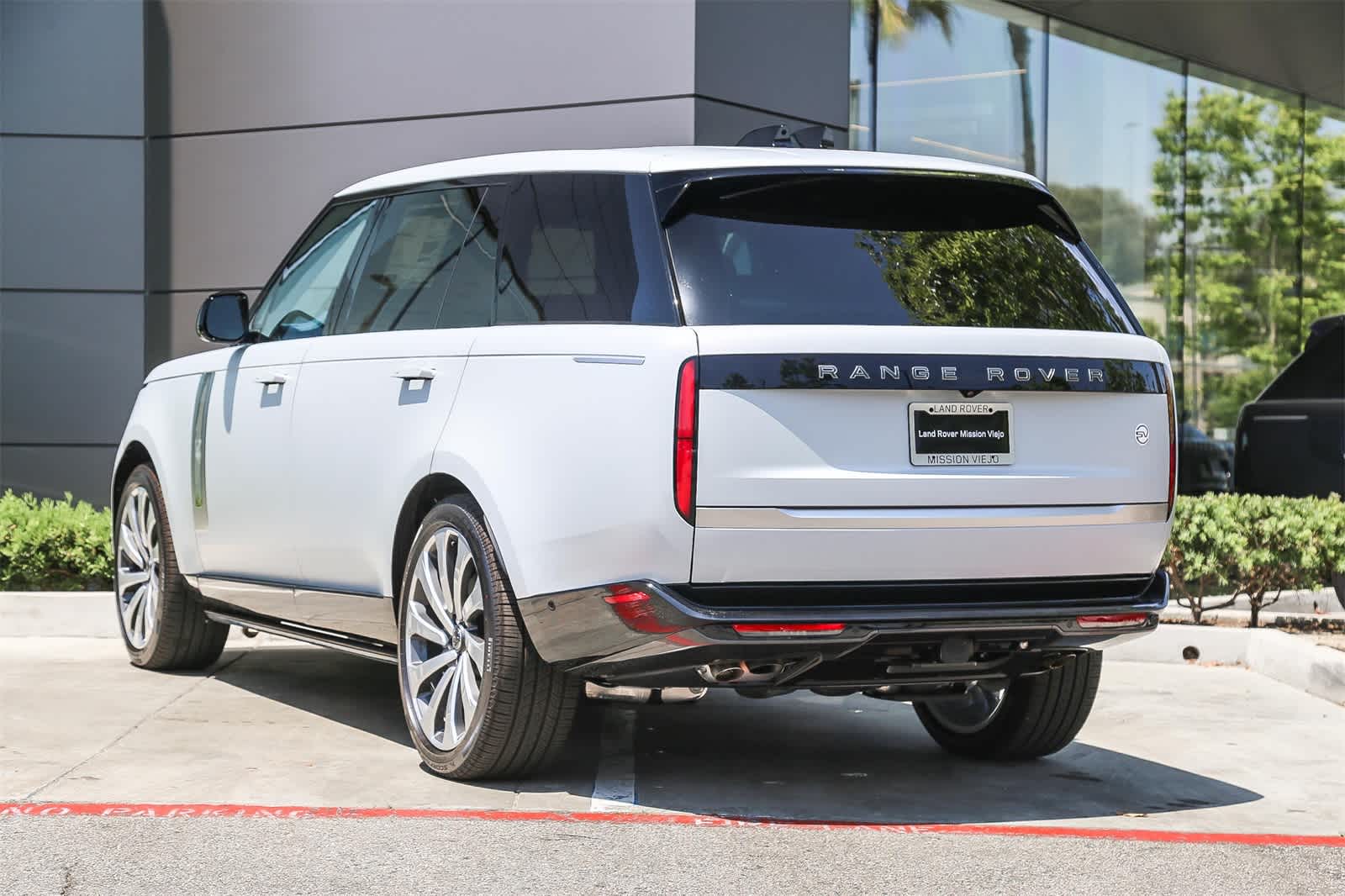 Thumbnail: 2025 Land Rover Range Rover - 8
