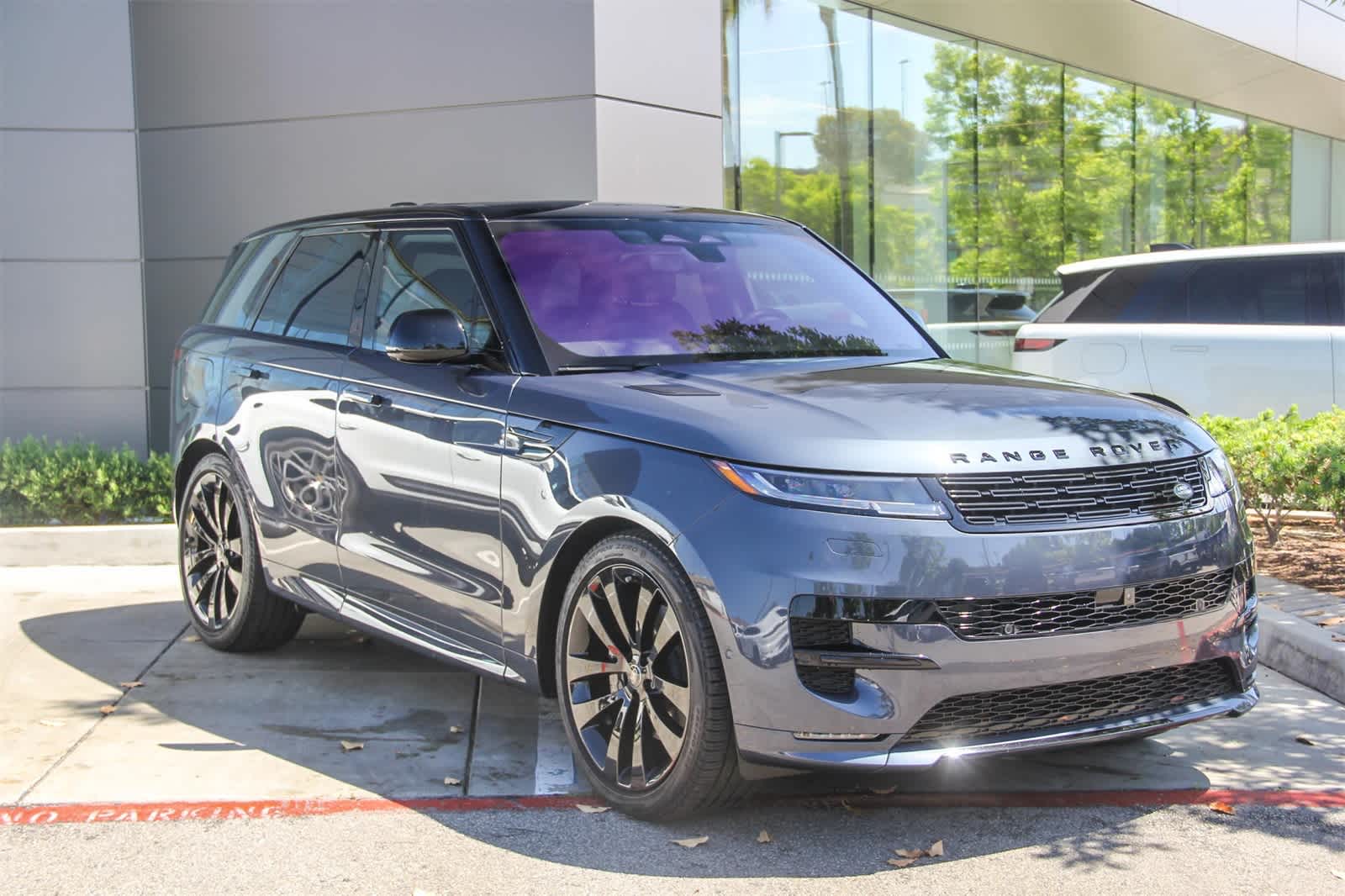 Thumbnail: 2023 Land Rover Range Rover Sport - 3