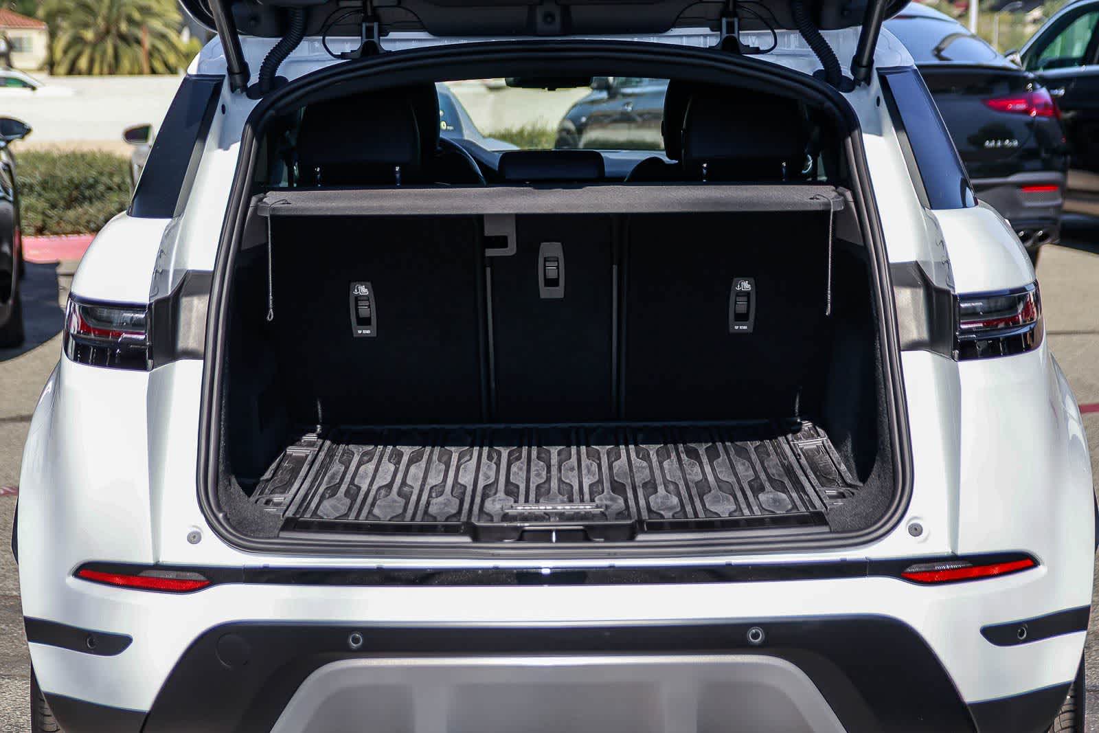 Thumbnail: 2026 Land Rover Range Rover Evoque - 29