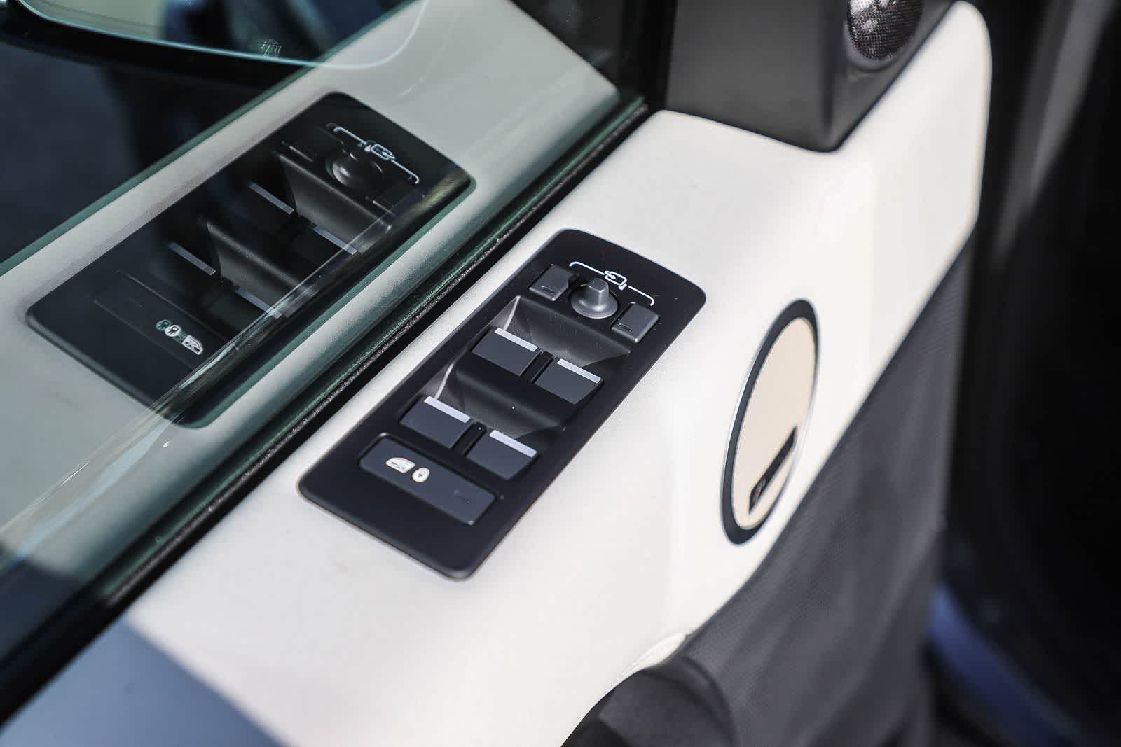 Thumbnail: 2026 Land Rover Discovery - 22