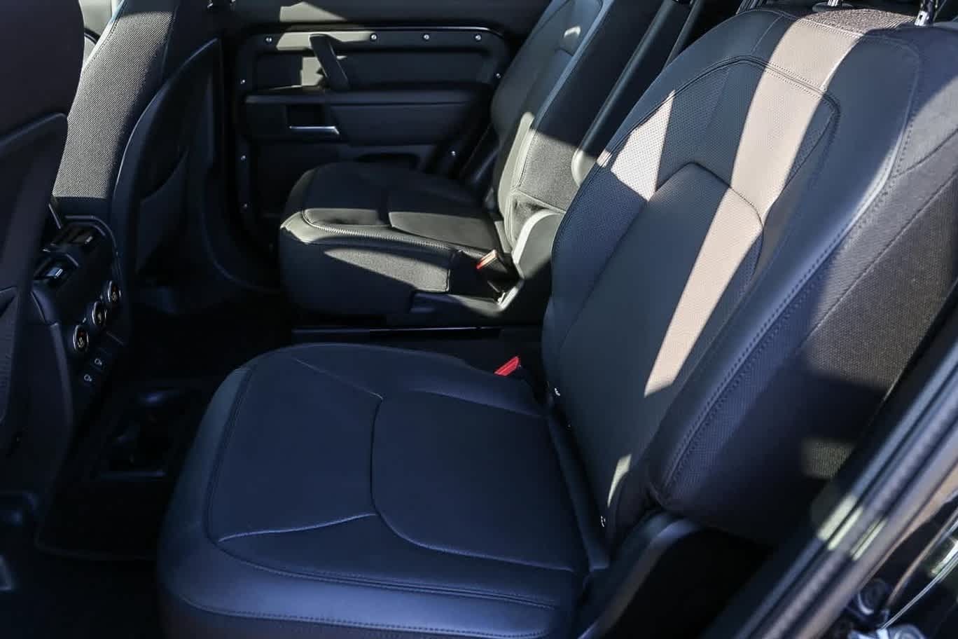 Thumbnail: 2025 Land Rover Defender - 17