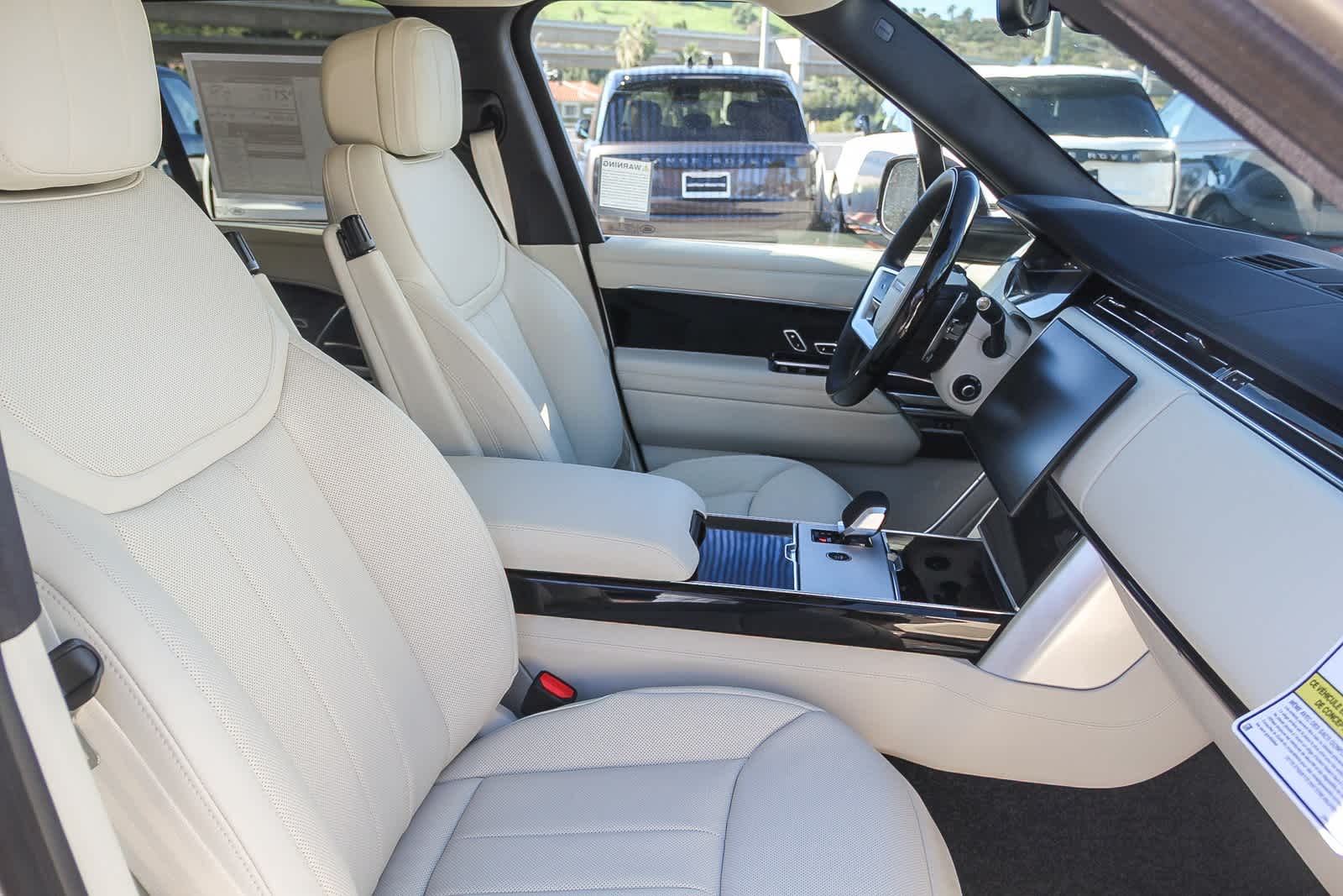 Thumbnail: 2025 Land Rover Range Rover - 22