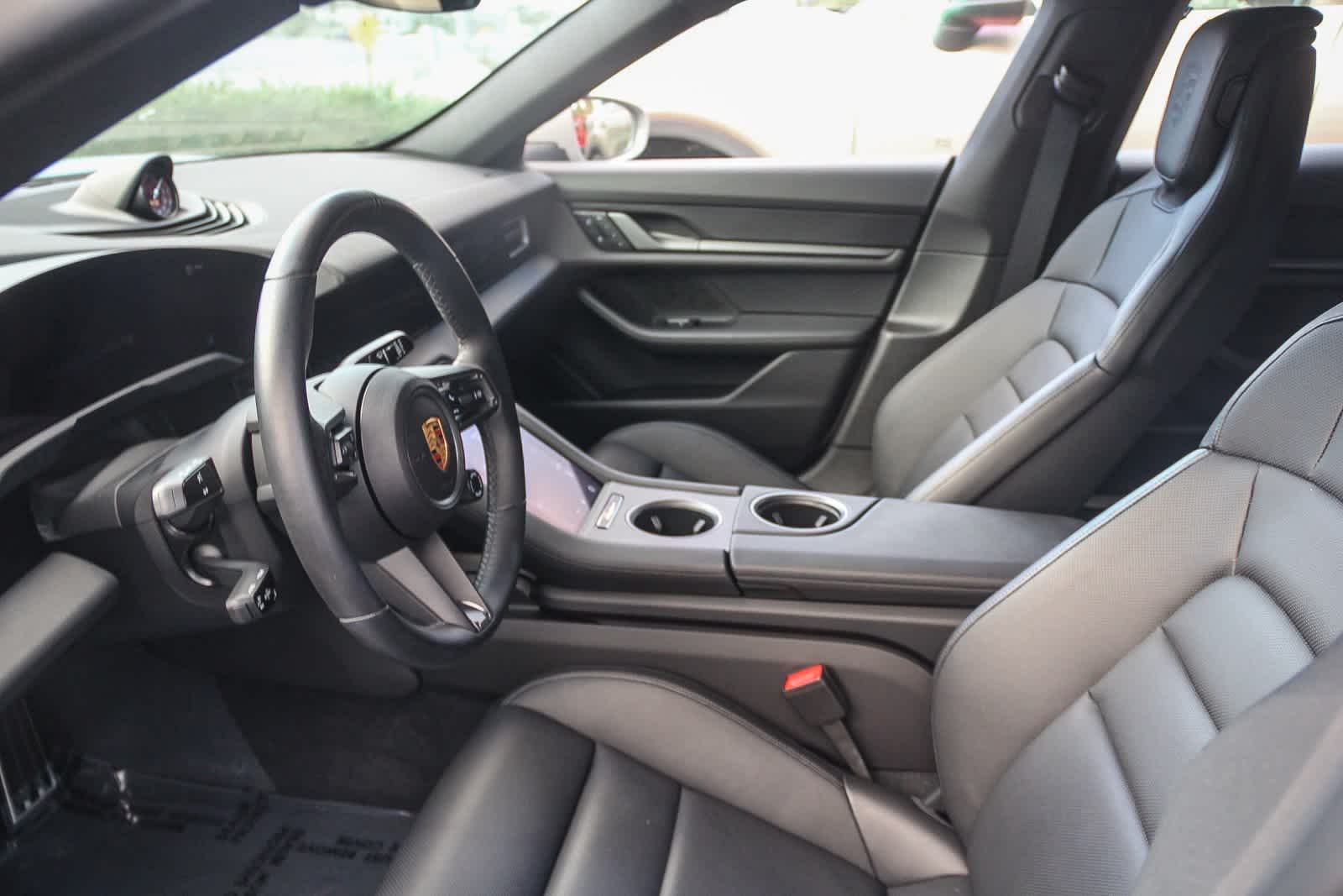 Thumbnail: 2025 Porsche Taycan - 17