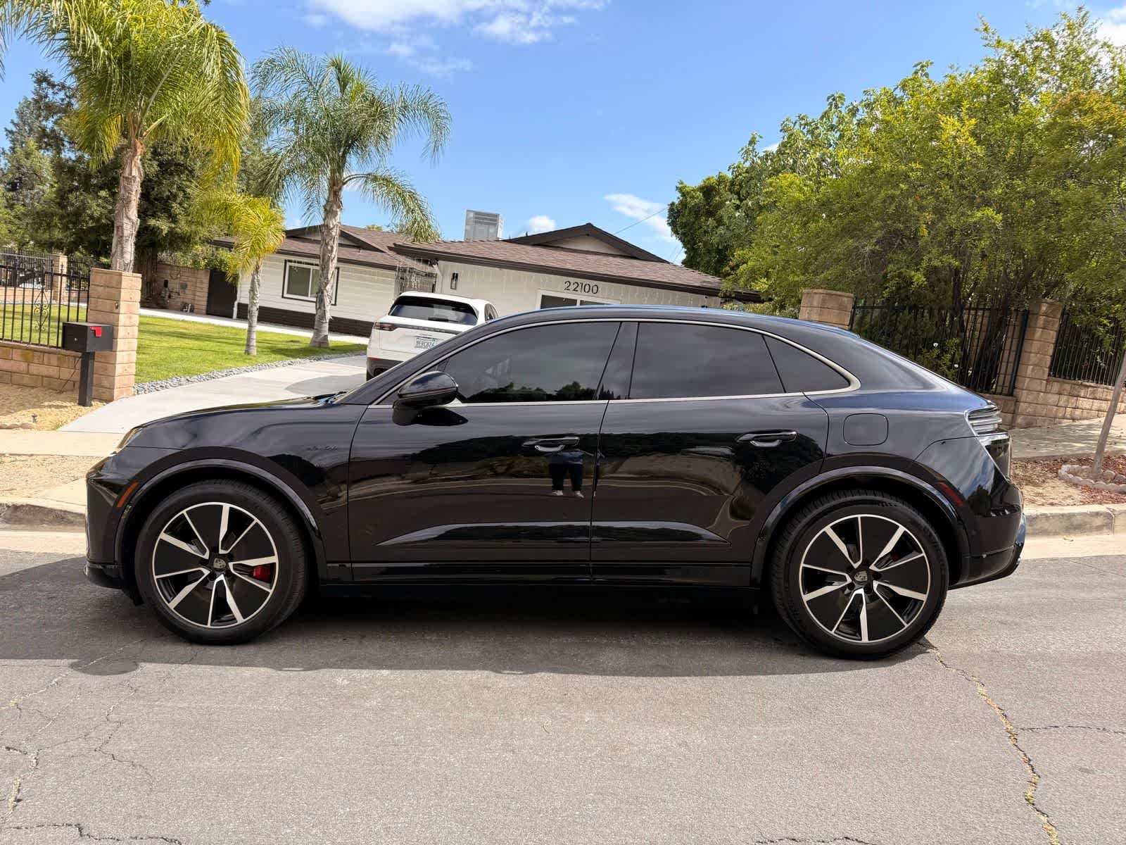 Thumbnail: 2024 Porsche Macan - 1