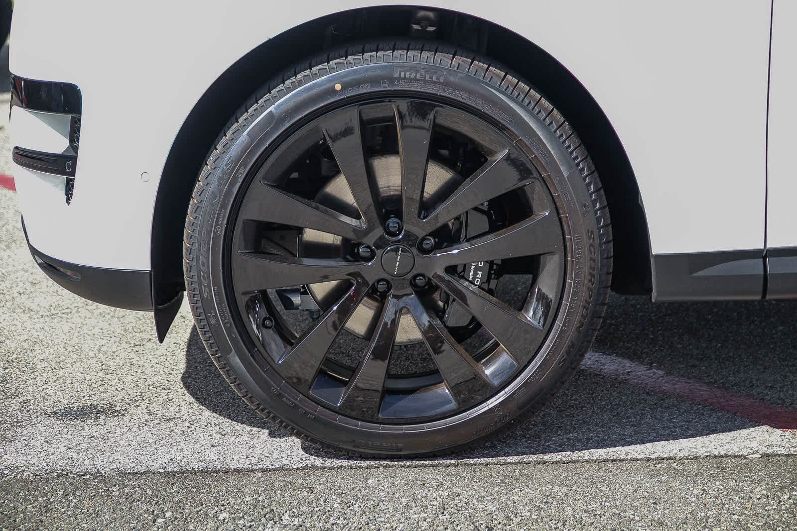 Thumbnail: 2026 Land Rover Range Rover Sport - 9