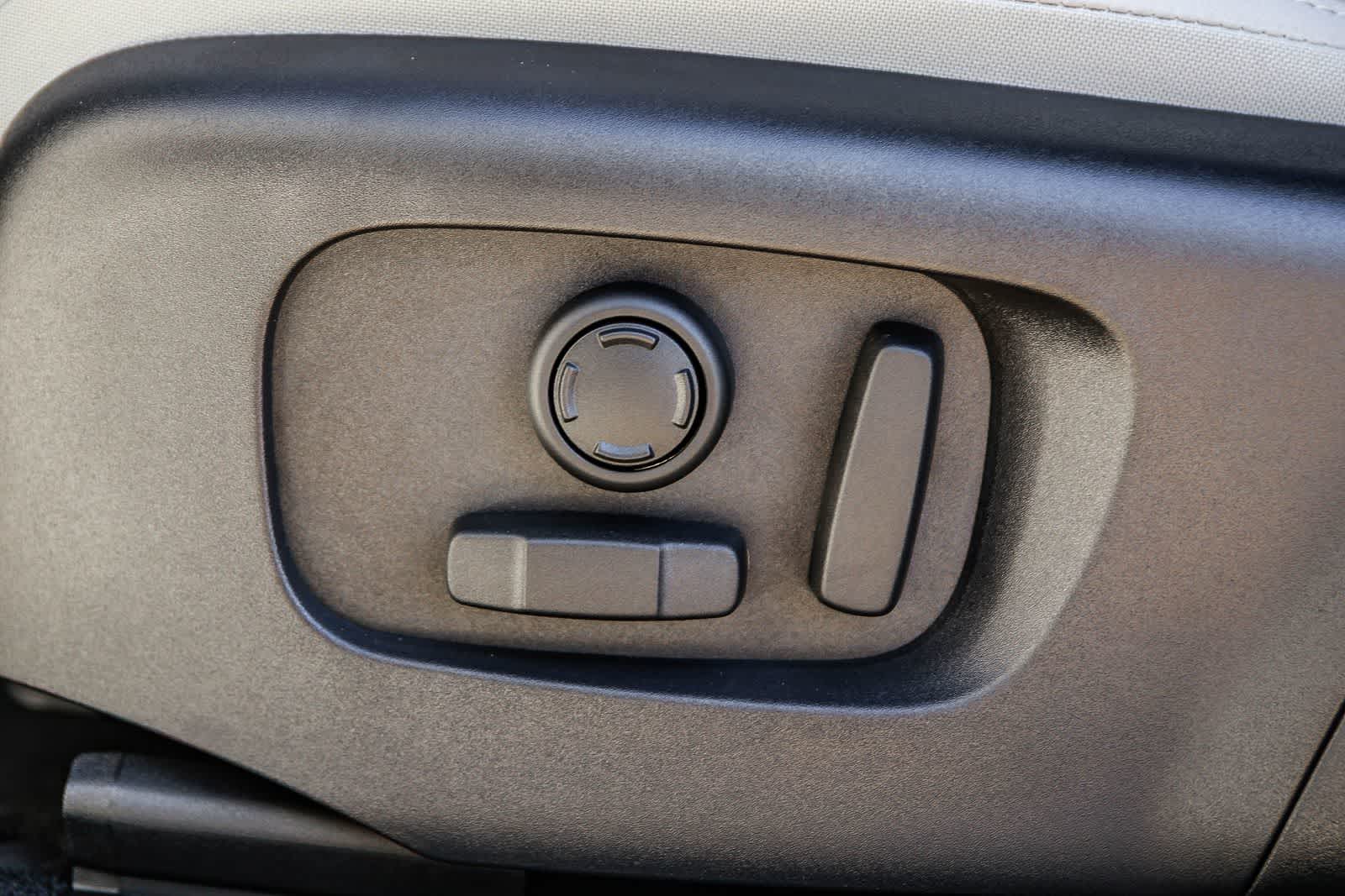 Thumbnail: 2026 Land Rover Range Rover Evoque - 22