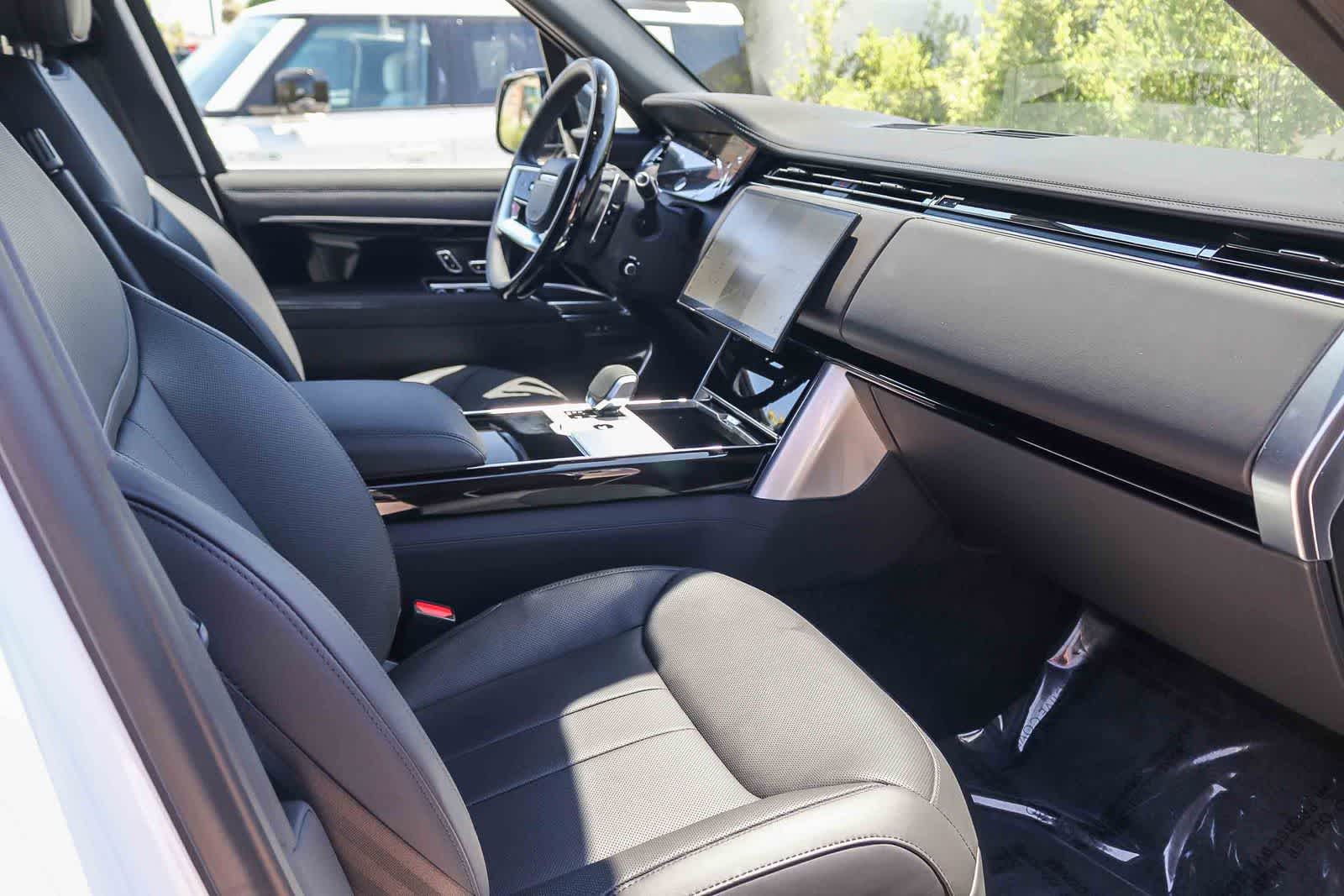 Thumbnail: 2026 Land Rover Range Rover - 16