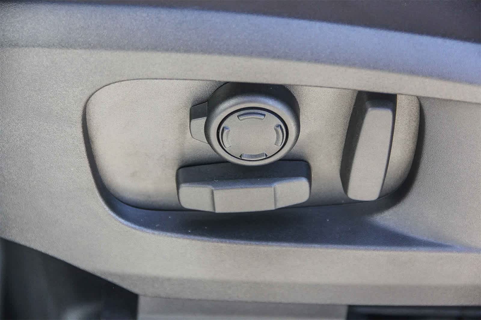 Thumbnail: 2026 Land Rover Defender - 19