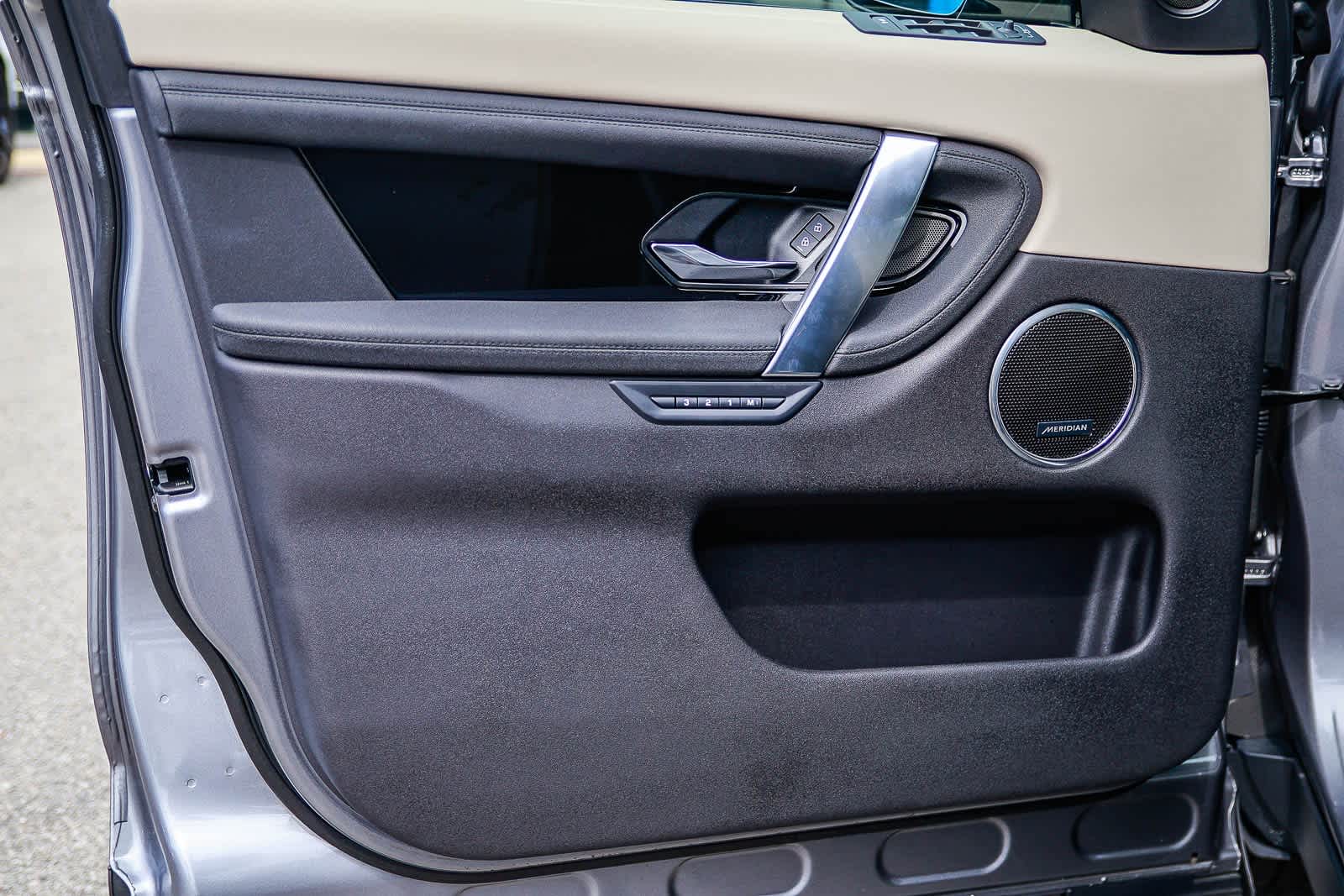 Thumbnail: 2025 Land Rover Discovery Sport - 20