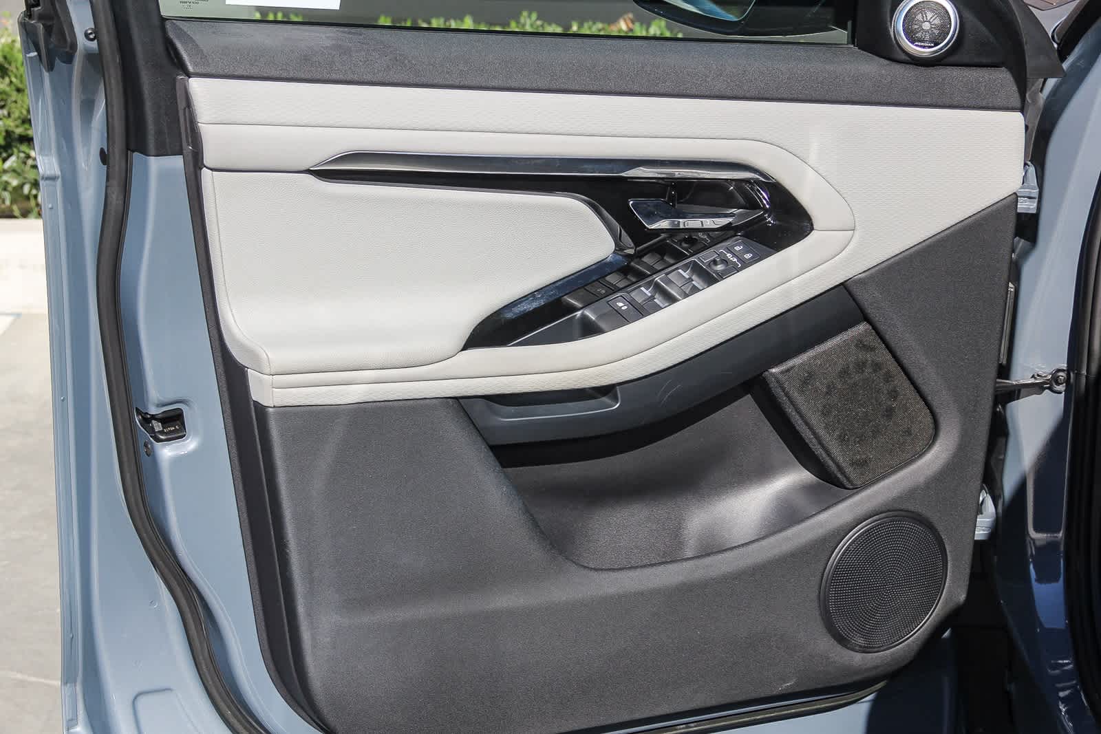 Thumbnail: 2023 Land Rover Range Rover Evoque - 16