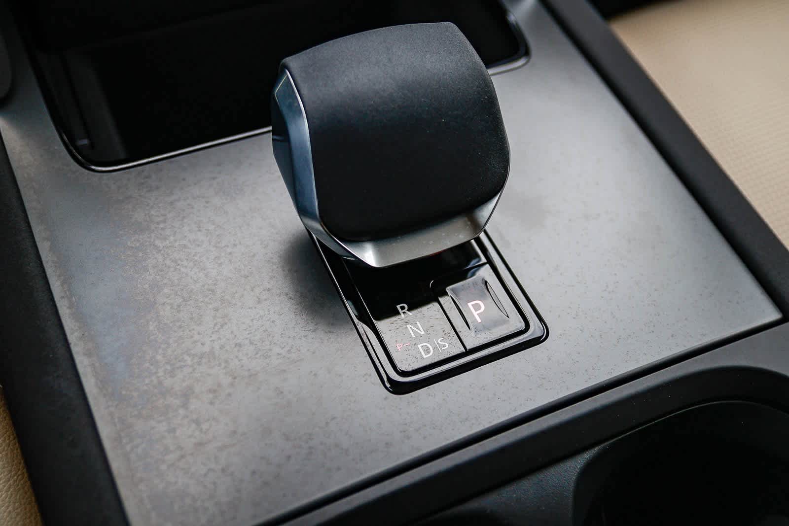 Thumbnail: 2025 Land Rover Discovery Sport - 23