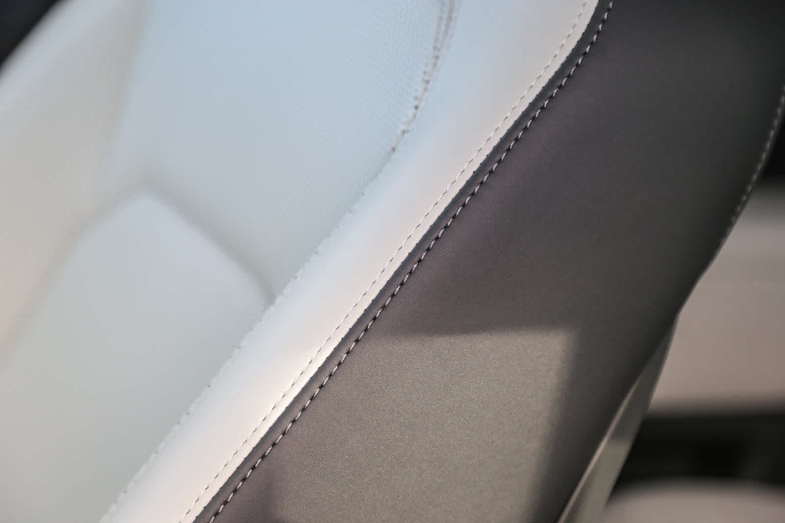 Thumbnail: 2025 Land Rover Defender - 24