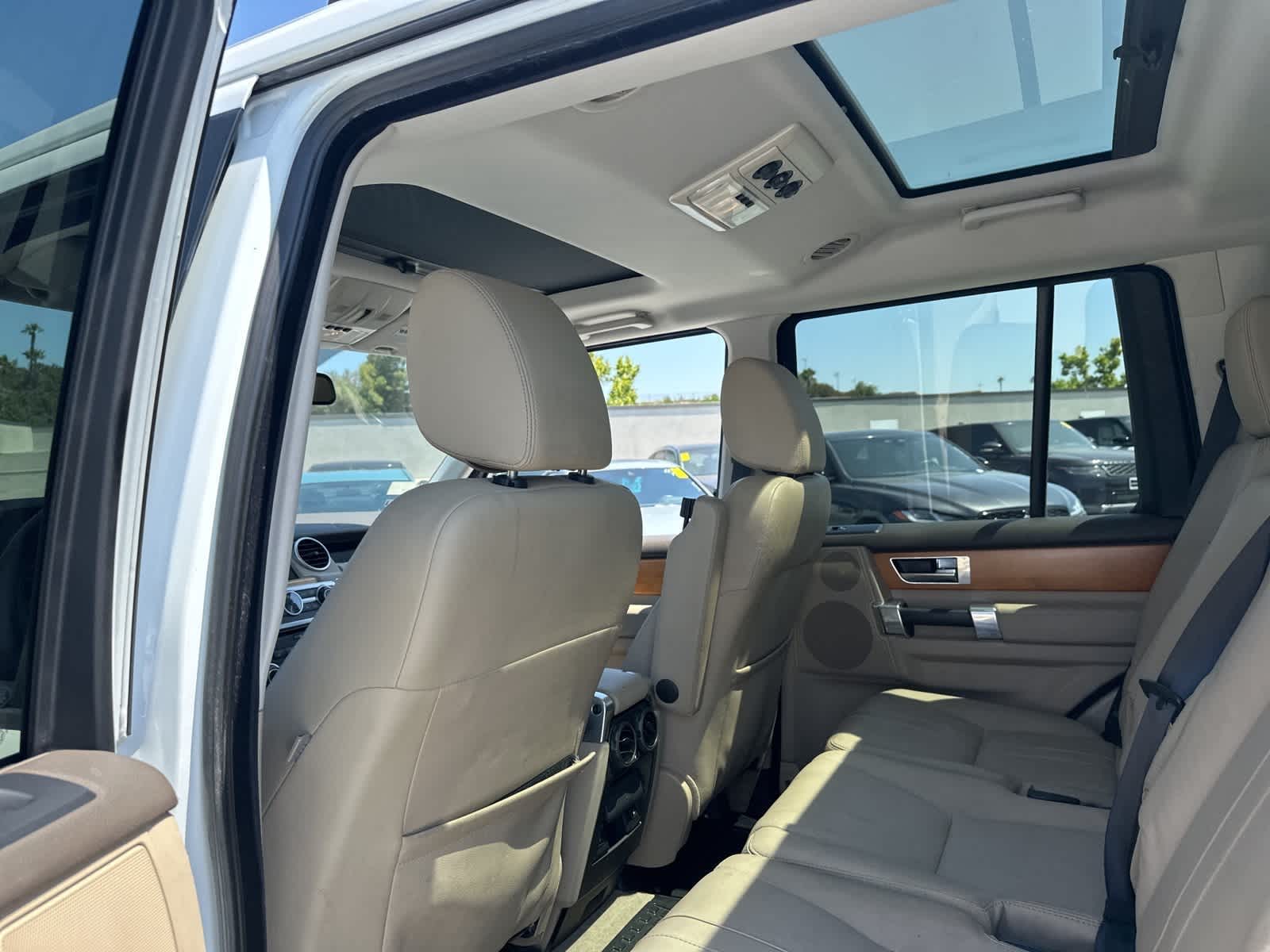 Thumbnail: 2013 Land Rover LR4 - 21