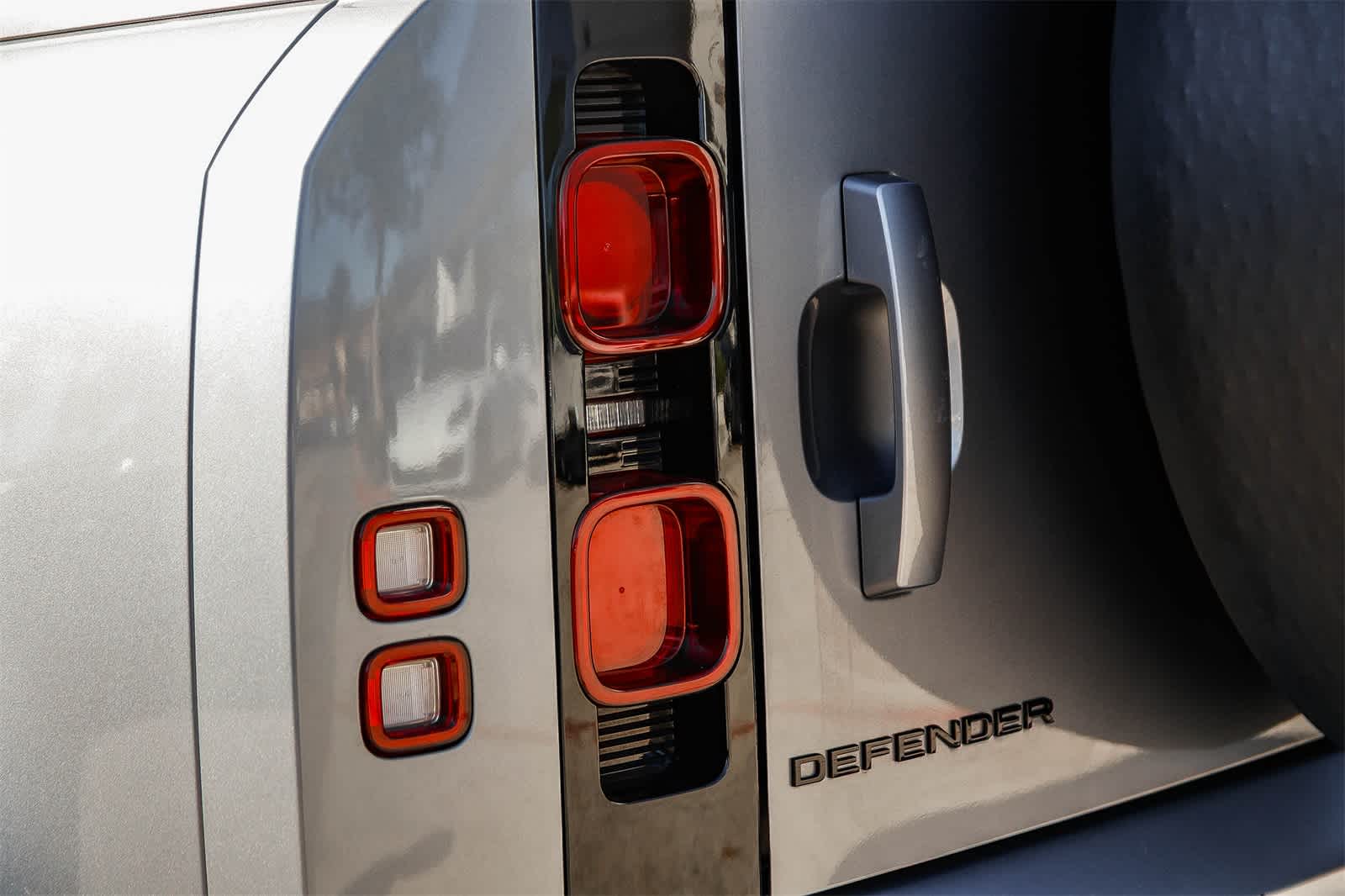 Thumbnail: 2022 Land Rover Defender - 20