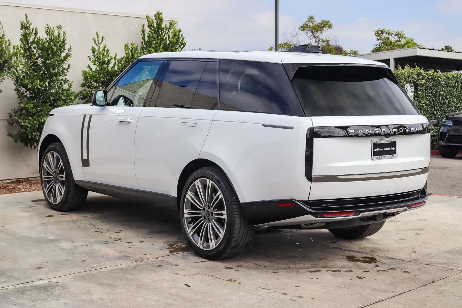 Thumbnail: 2026 Land Rover Range Rover - 4