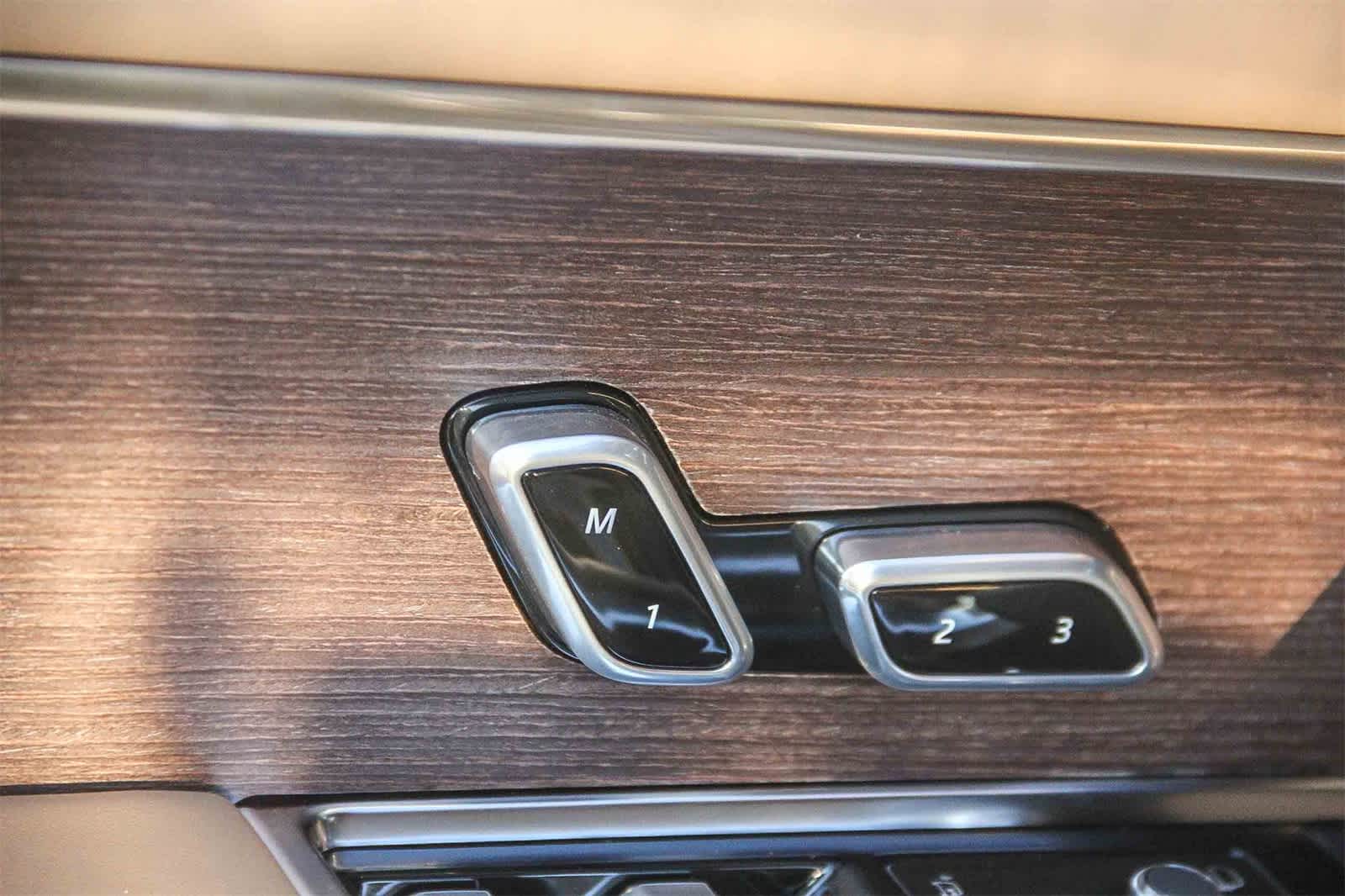 Thumbnail: 2025 Land Rover Range Rover - 14