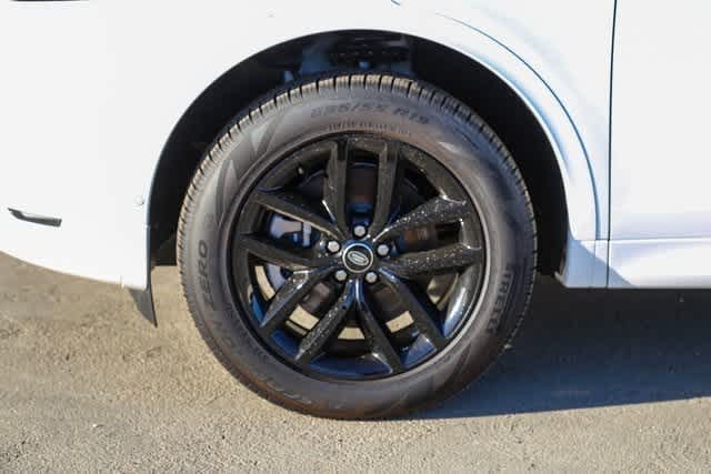 Thumbnail: 2024 Land Rover Discovery Sport - 9