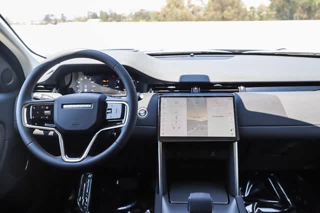 Thumbnail: 2024 Land Rover Discovery Sport - 12