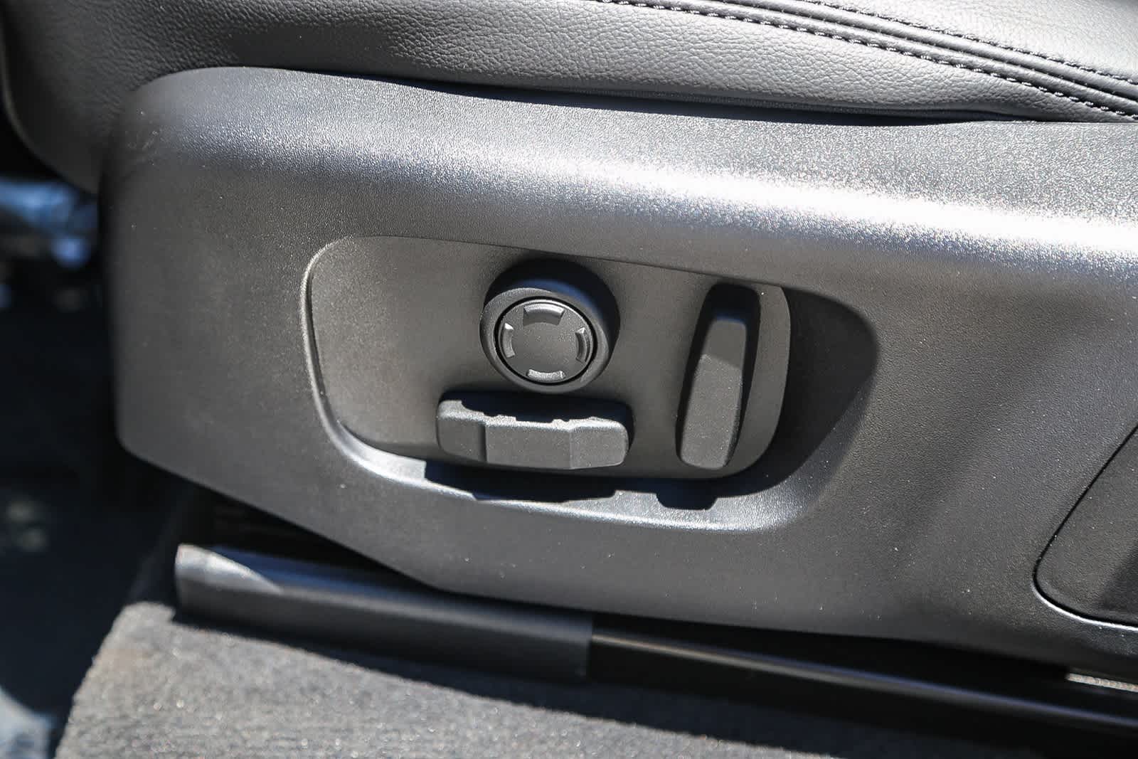 Thumbnail: 2026 Land Rover Range Rover Velar - 19