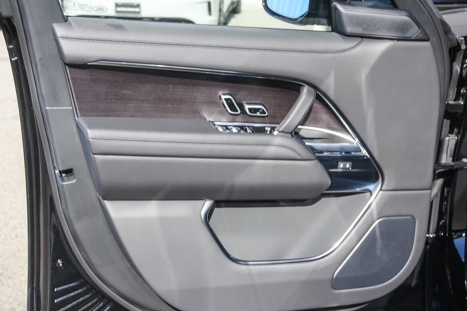 Thumbnail: 2025 Land Rover Range Rover - 17