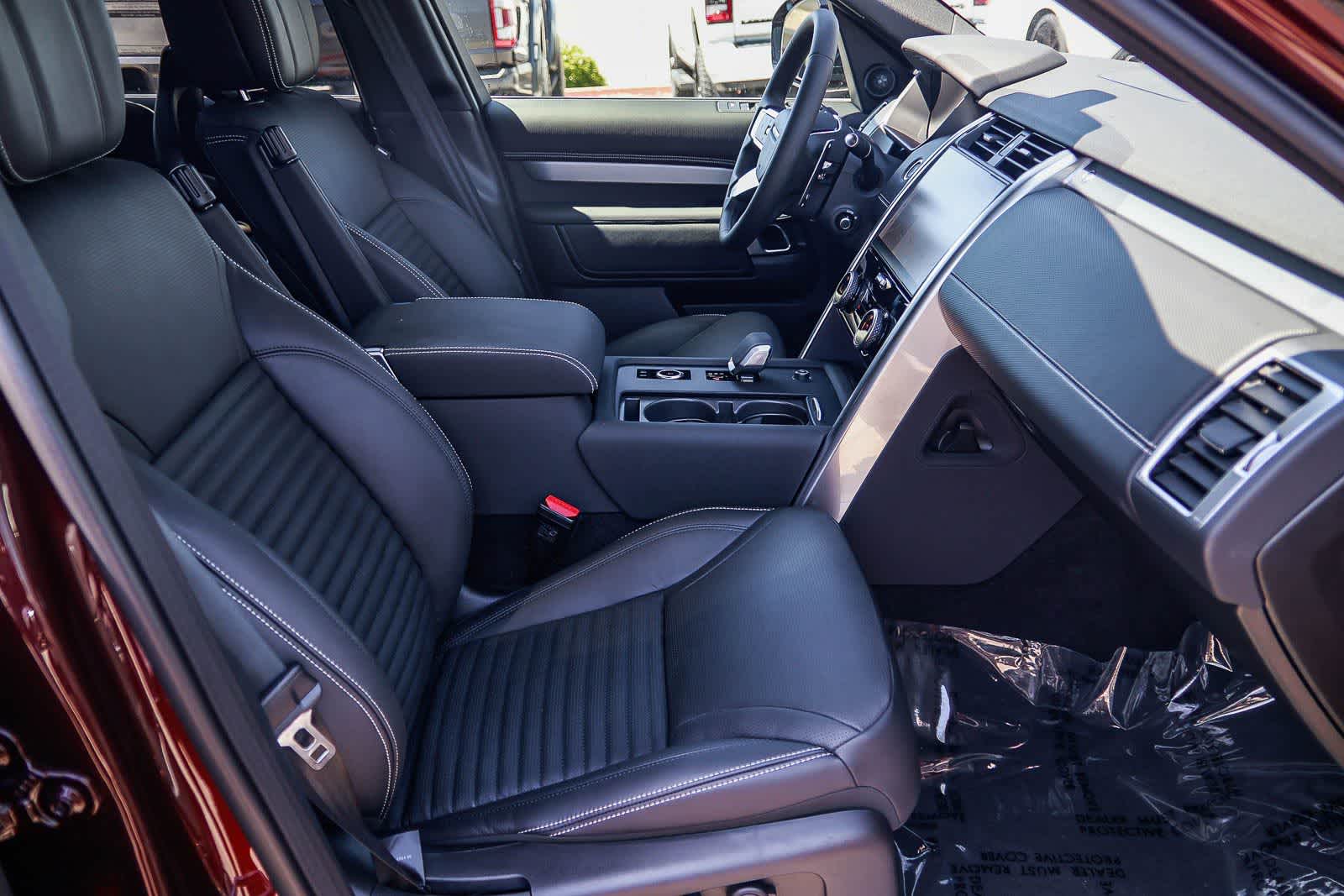 Thumbnail: 2026 Land Rover Discovery - 17