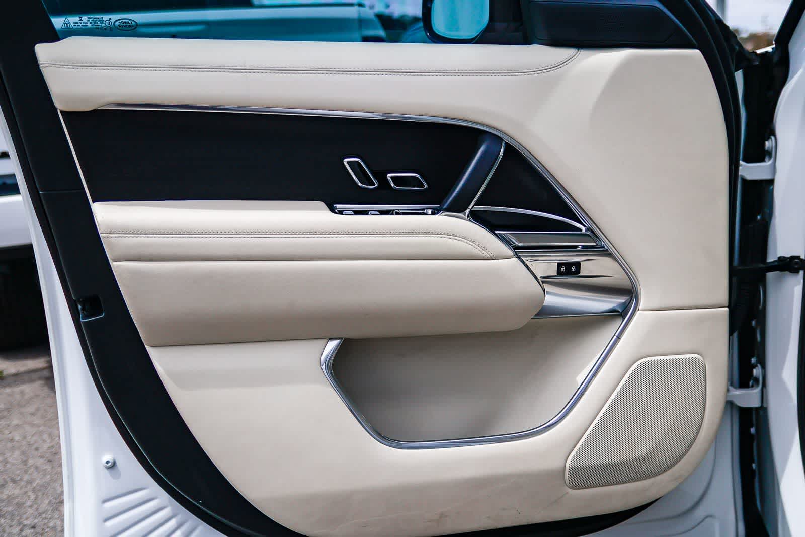 Thumbnail: 2023 Land Rover Range Rover - 21