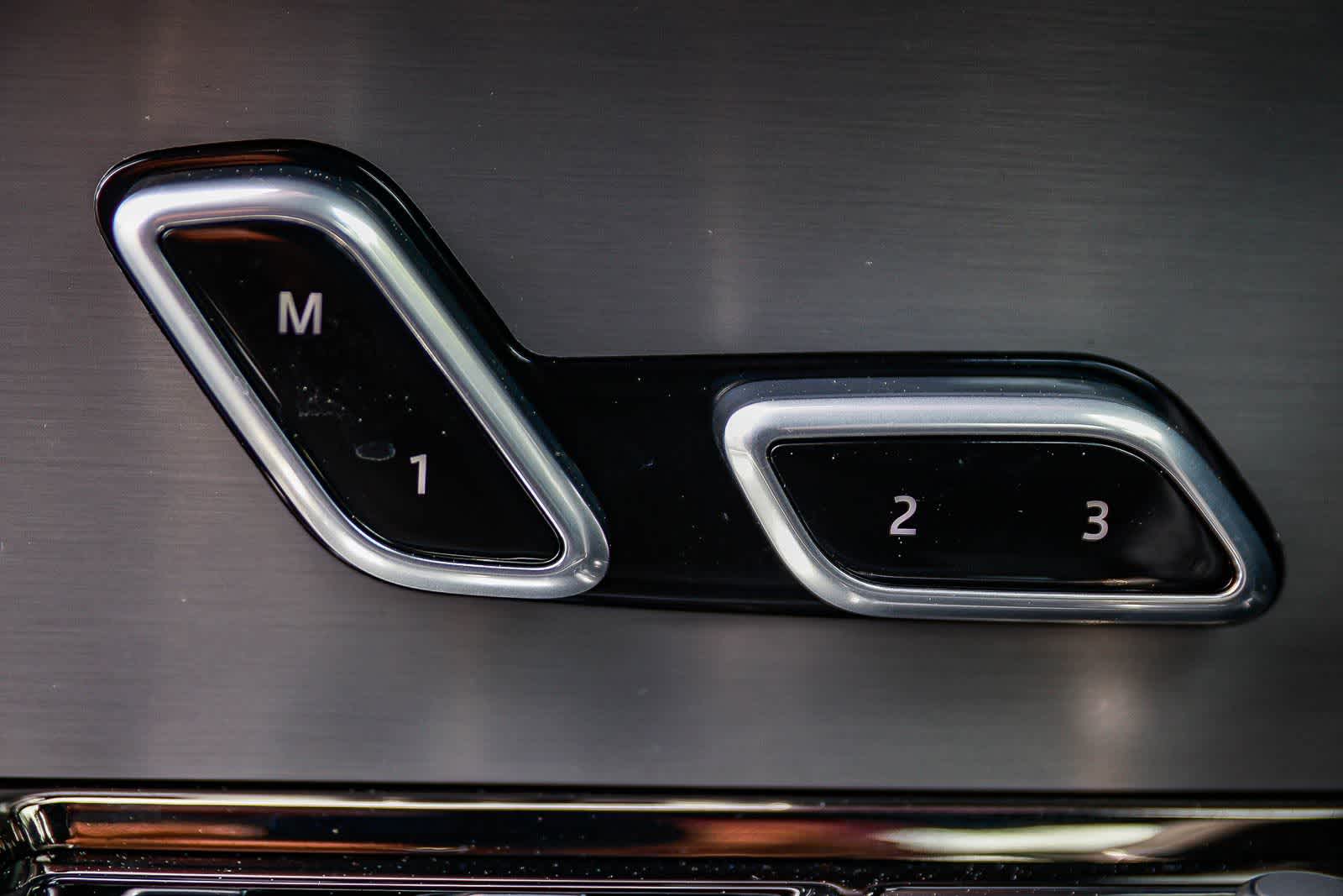 Thumbnail: 2025 Land Rover Range Rover Sport - 21