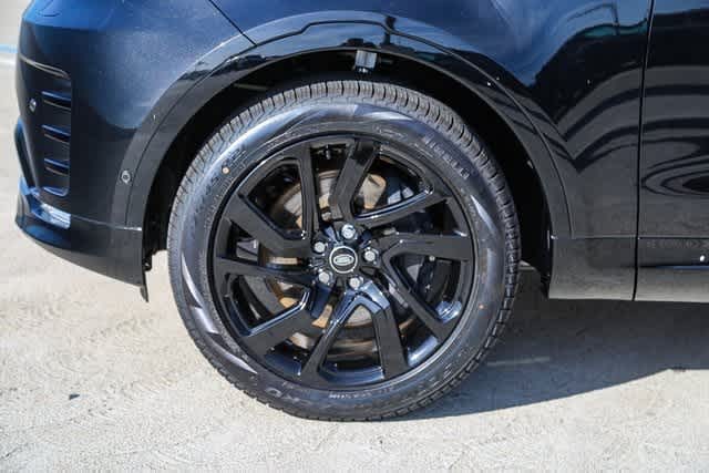 Thumbnail: 2025 Land Rover Discovery - 10